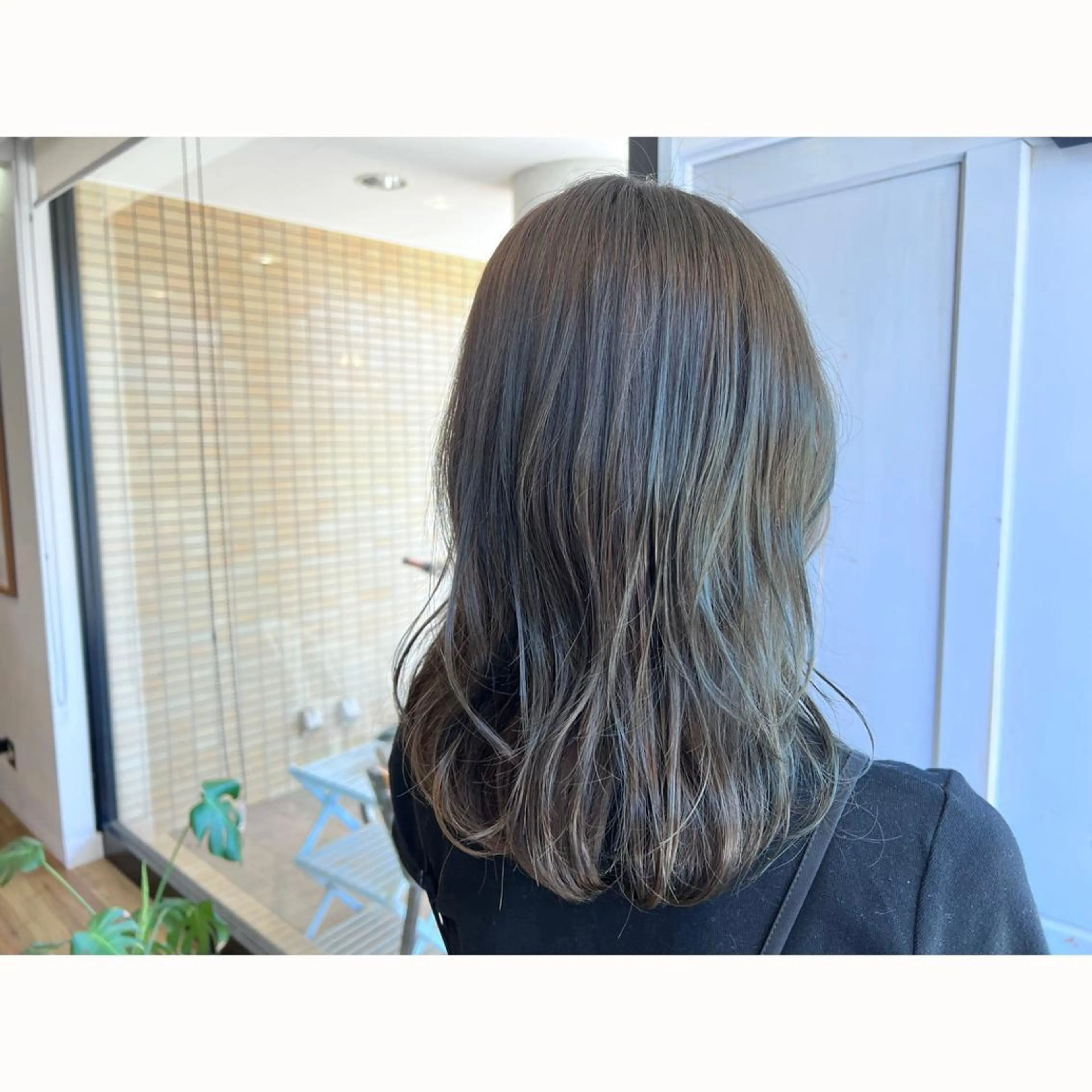 ロング カラー グレージュ オリーブグレージュ オリーブグレー ヘアカラー トリートメント ツキダテ ユイのヘアスタイル