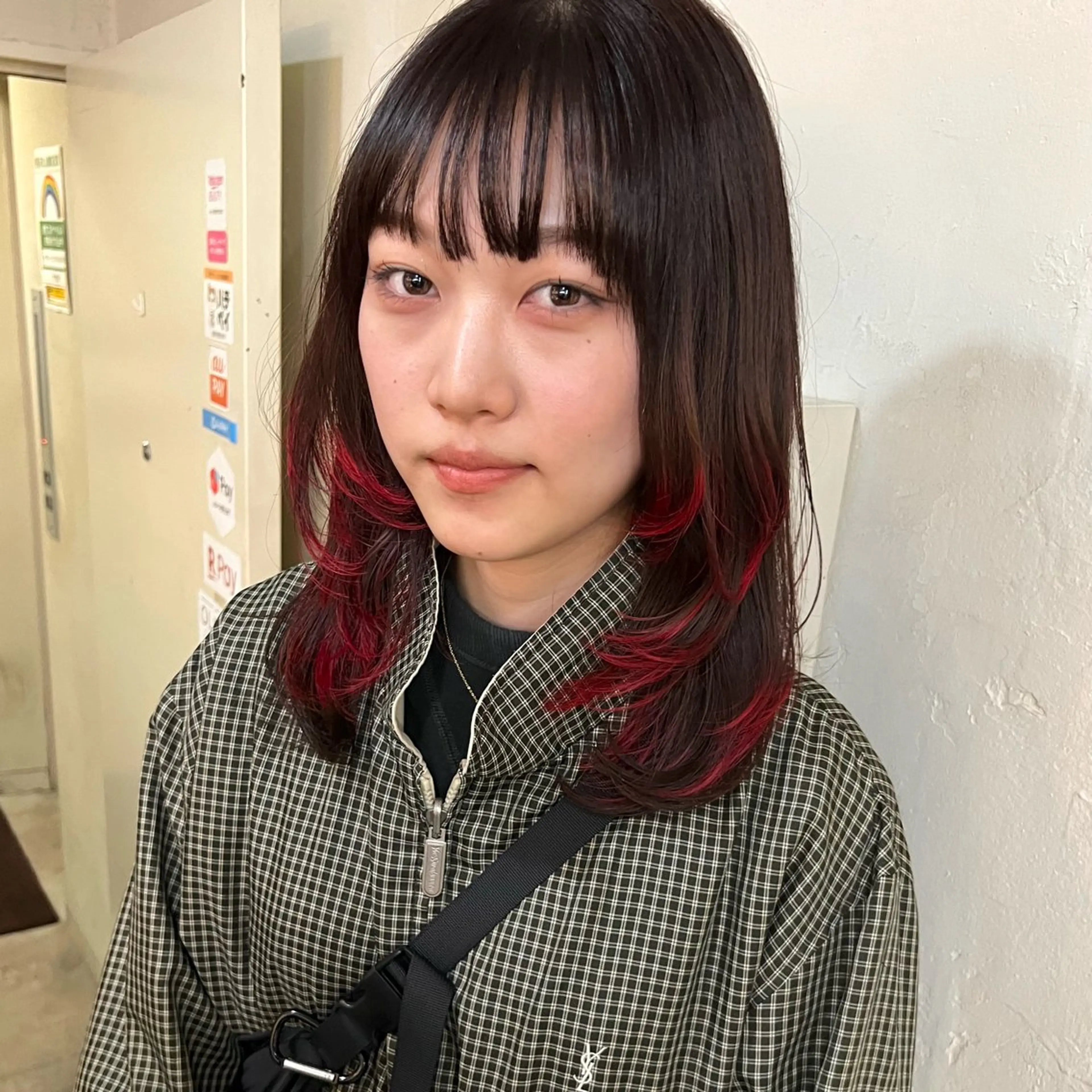 ミディアム カラー ボルドーカラー レッドカラー レイヤーカット ウルフカット 大久保 佳那のヘアスタイル