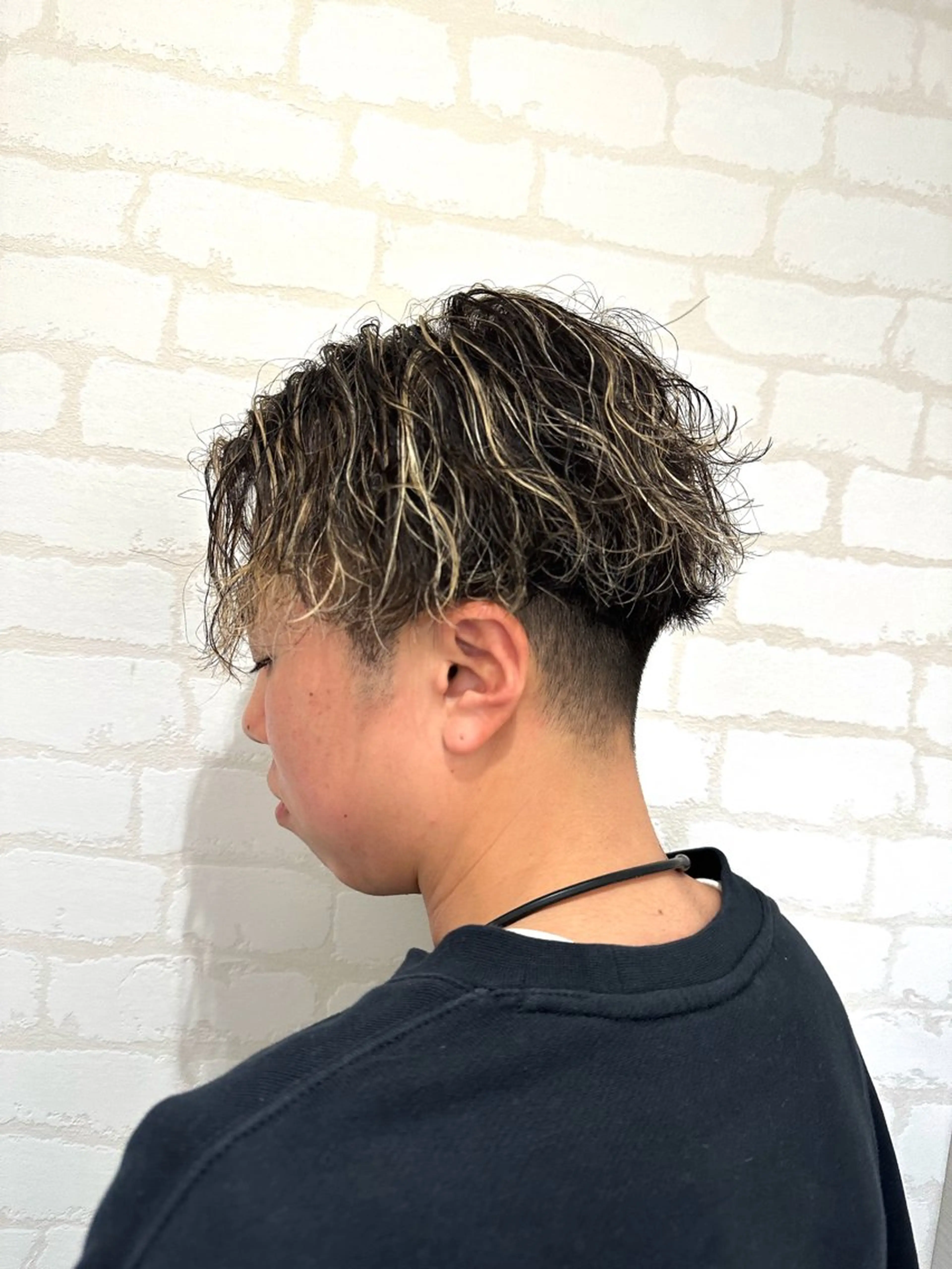 カラー パーマ メンズ メンズハイライト メンズパーマ ハイライトカラー カット ヘアカラー パーマ IwAsh中山所属・✂︎中山ブリーチ・ パーマ✂︎露木智也のヘアスタイル