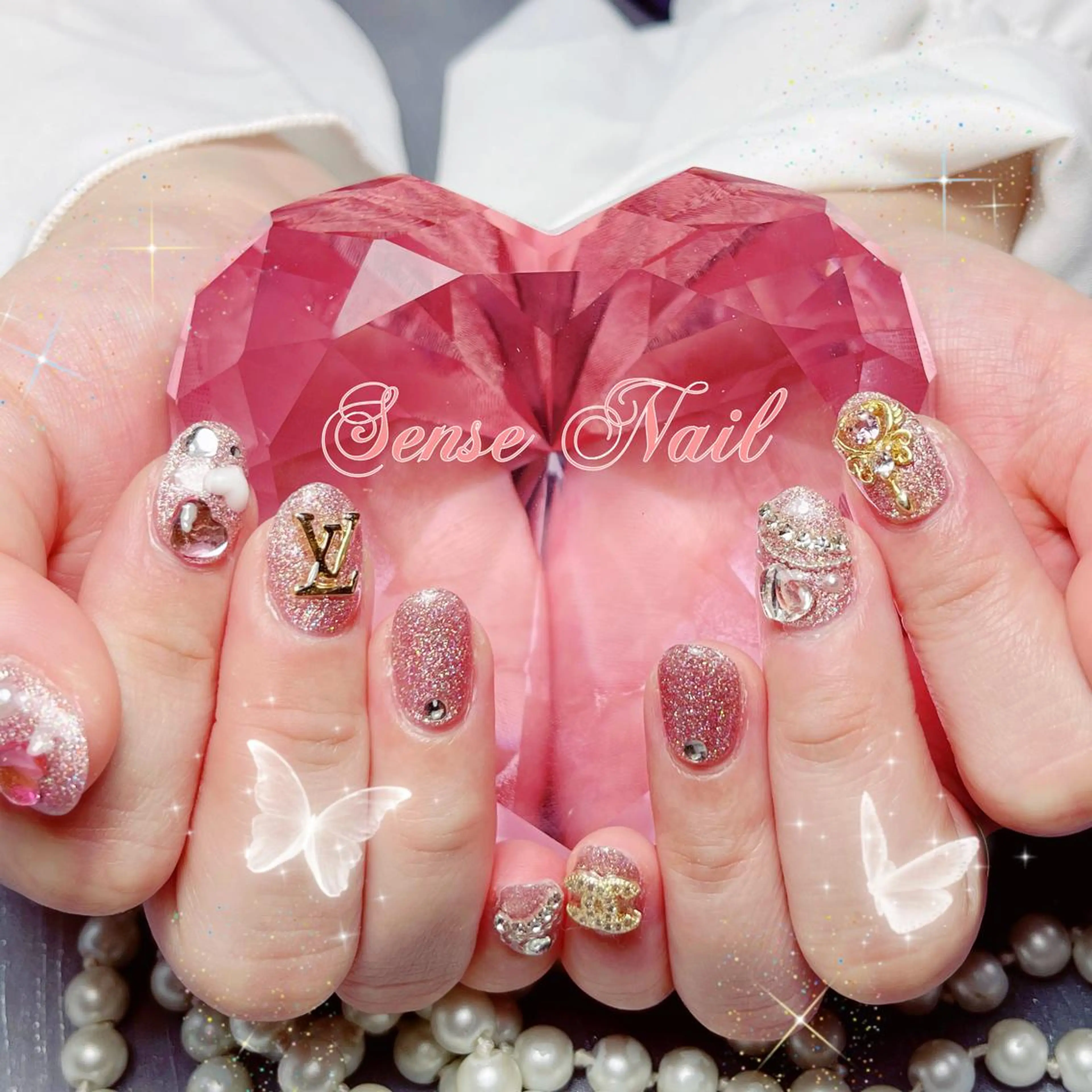 ネイル Queening 🦋のネイルデザイン