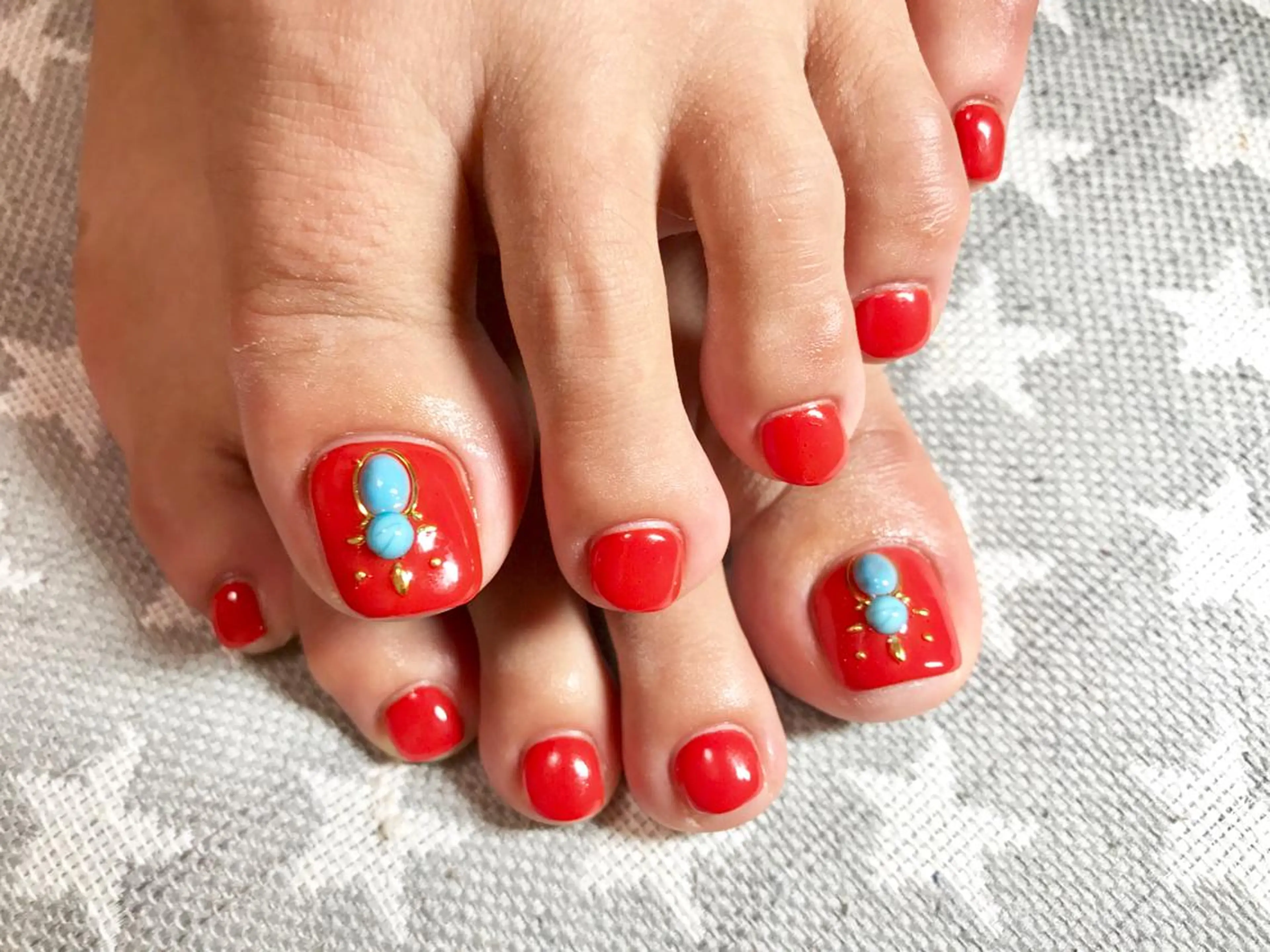 ネイル フットネイル ワンカラーネイル 'mm所属・'mm  (ミリ) ＭＡＮＡＭＩのネイルデザイン