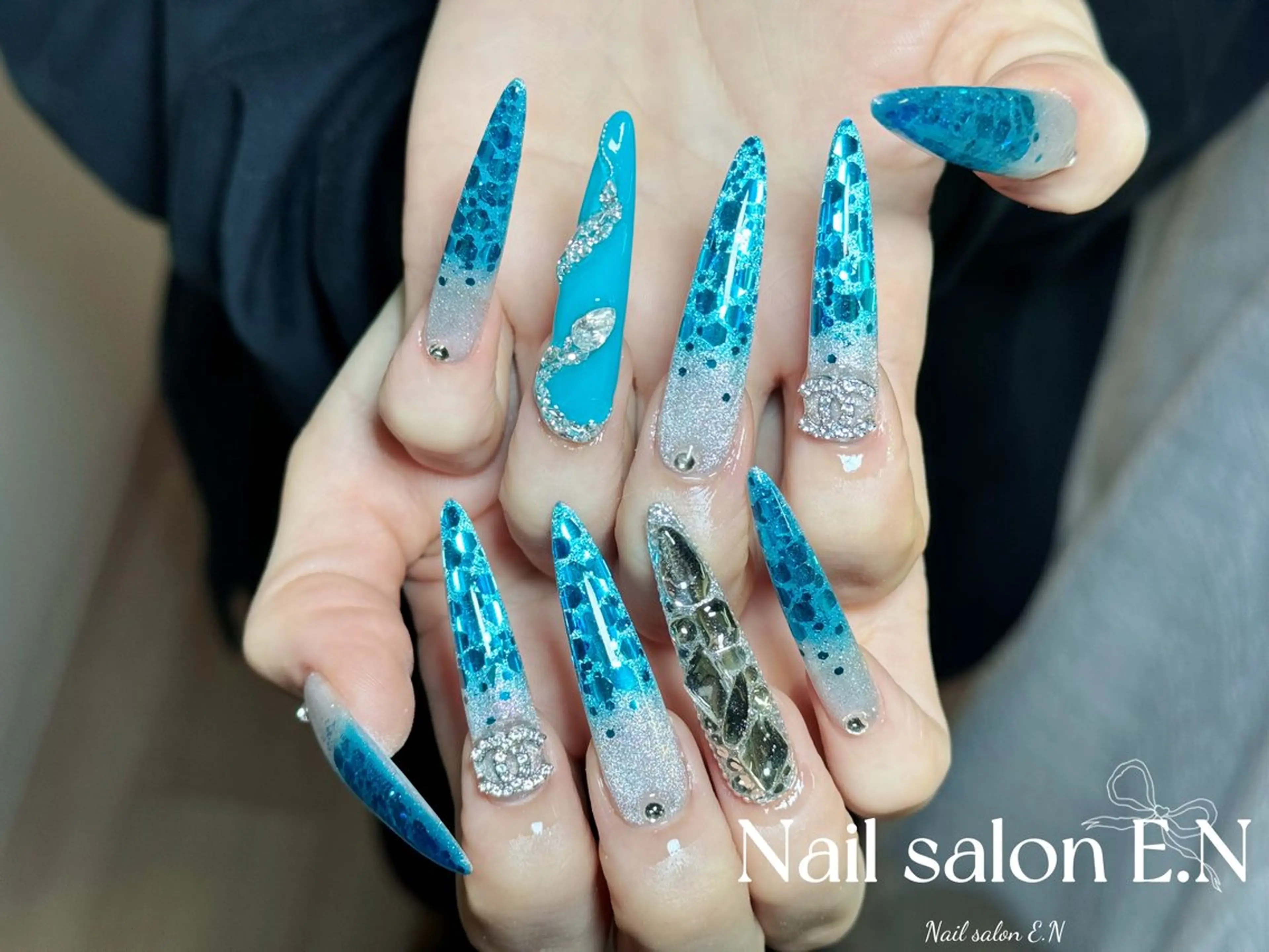 ネイル アートネイル オーロラネイル ブラウン クリアネイル フレンチネイル ハンドネイル E.N🦋 長さ出し/持ち込みのネイルデザイン