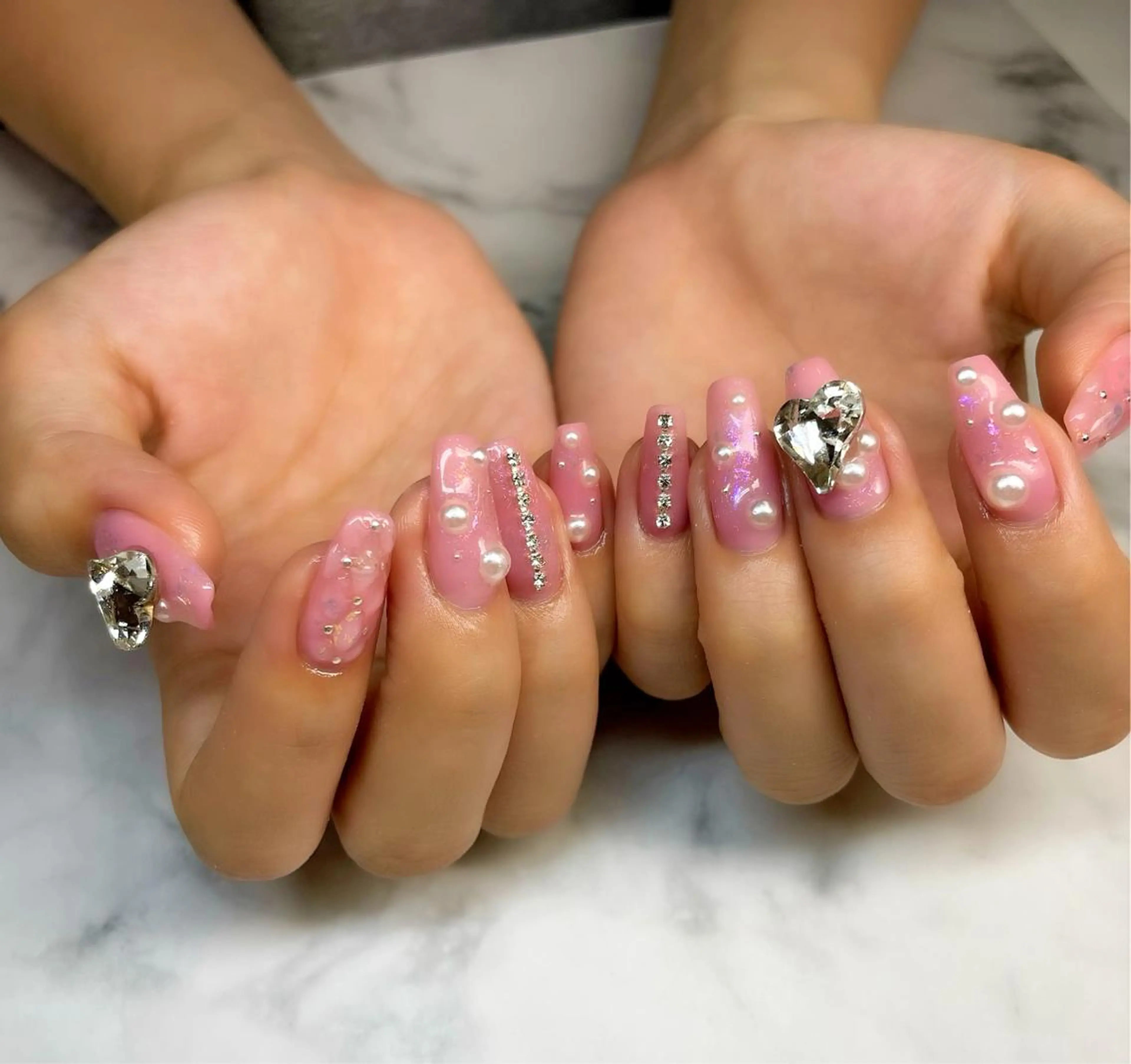 ネイル アートネイル ハート ハンドネイル フットネイル Beauty Salon GIGI所属・GIGI AYA🦋のネイルデザイン