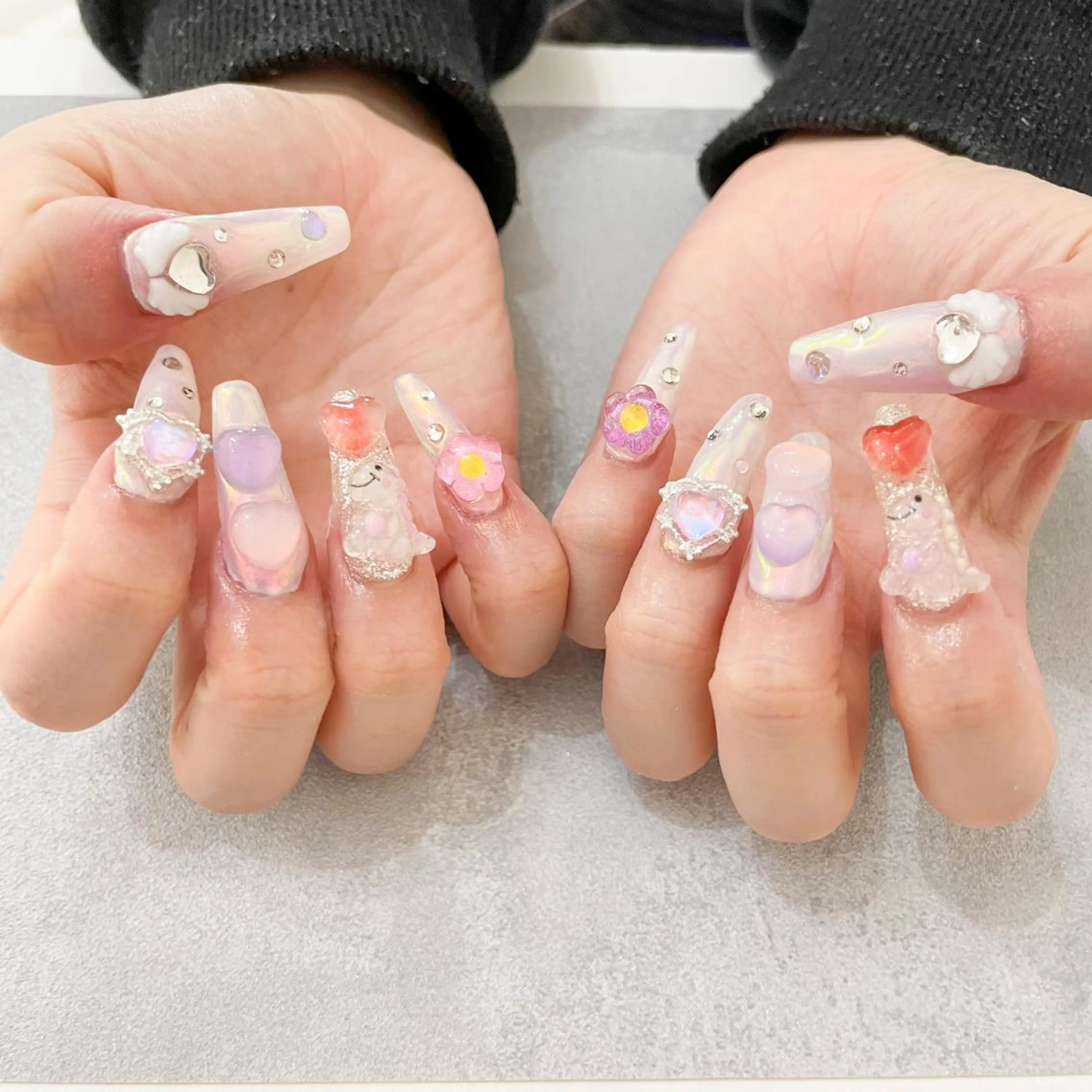 ネイル ゴテゴテ💙ワンホン リオナのネイルデザイン