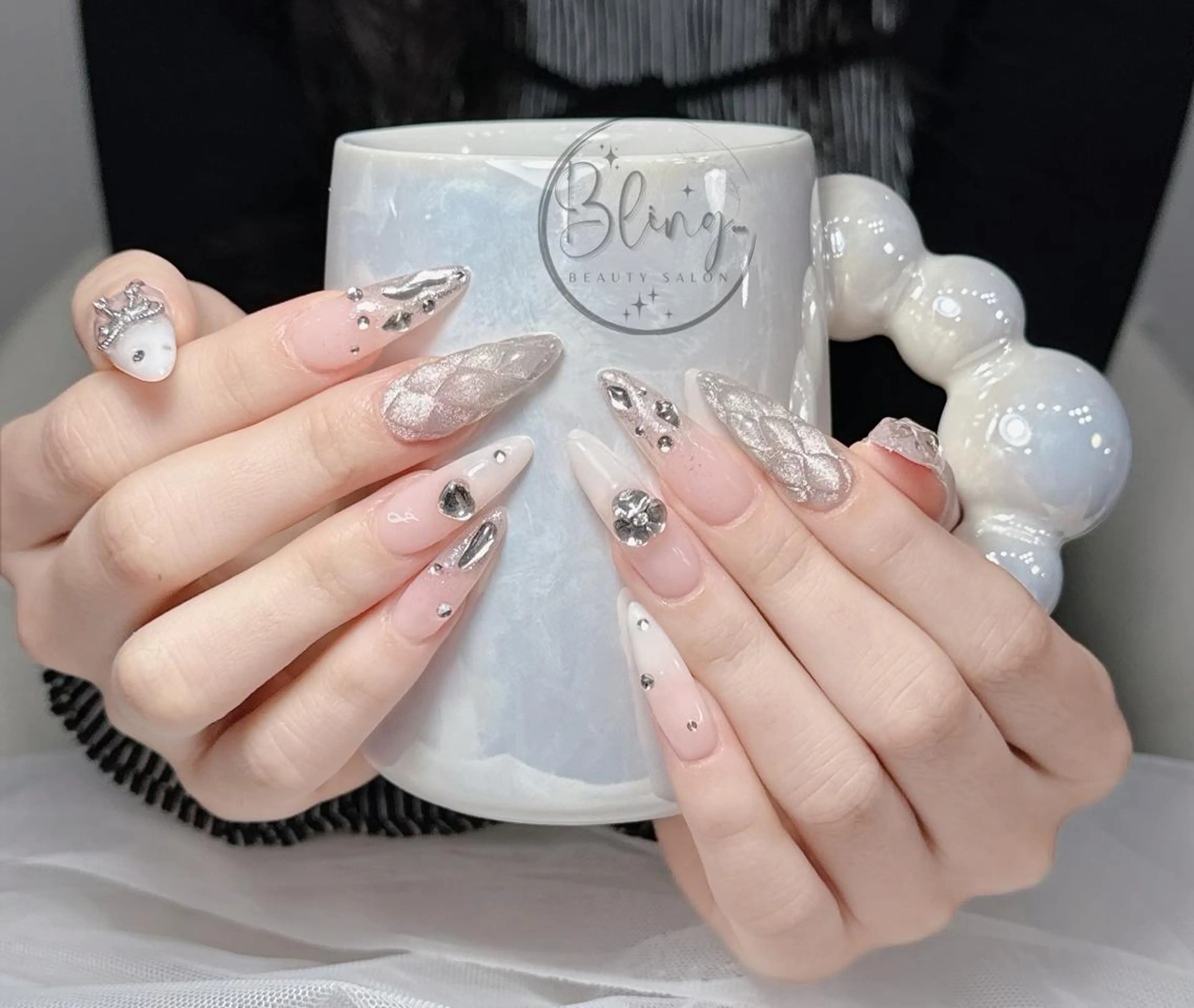 ロング カラー ベージュカラー グラデーションカラー ピンクカラー 韓国風ヘア ハンドネイル Bling Salonのネイルデザイン