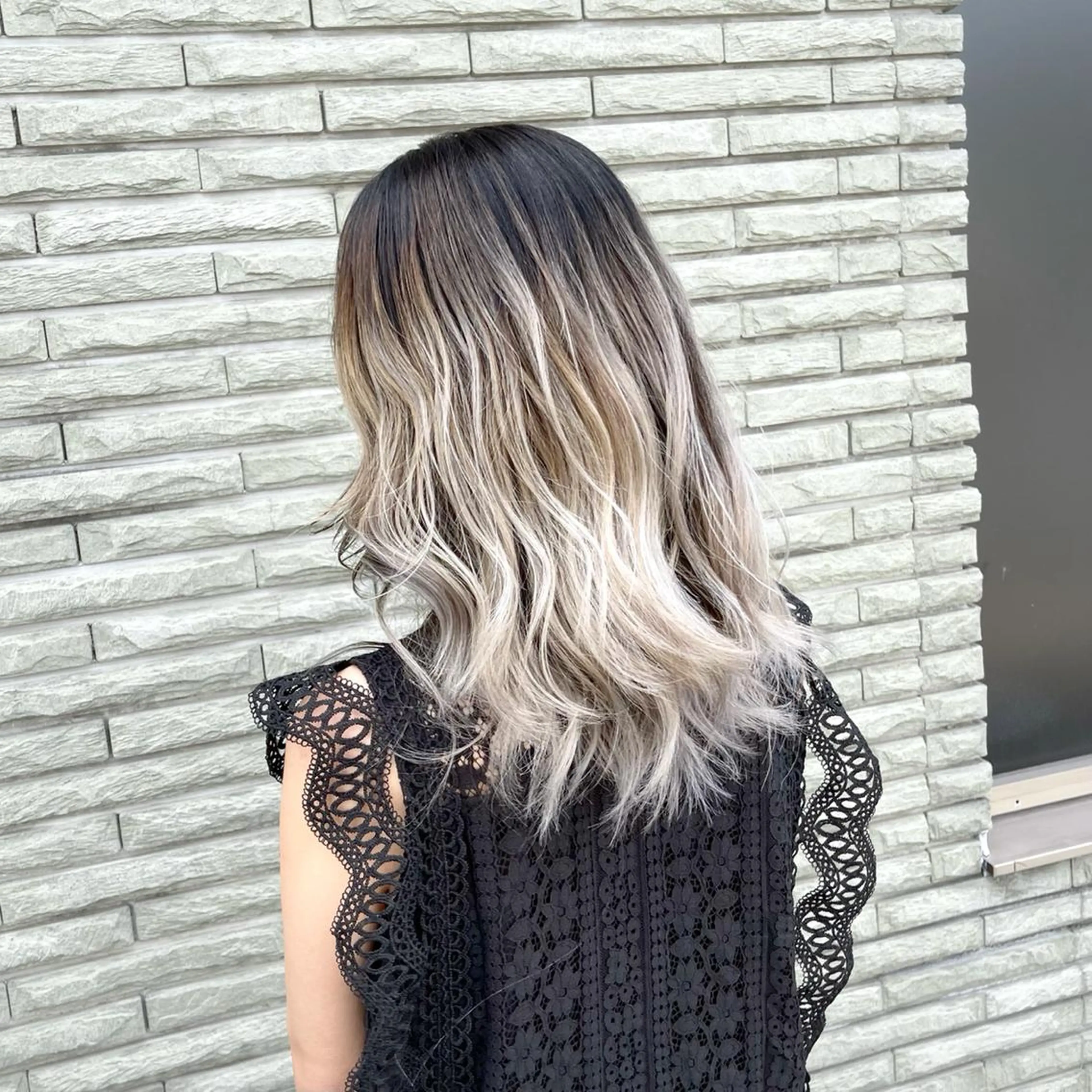 ミディアム カラー ヘアアレンジ バレイヤージュ デザインカラー ハイライトカラー 外国人風カラー ハイライト アンドウ ユウ/ レイヤーカット/韓国のヘアスタイル