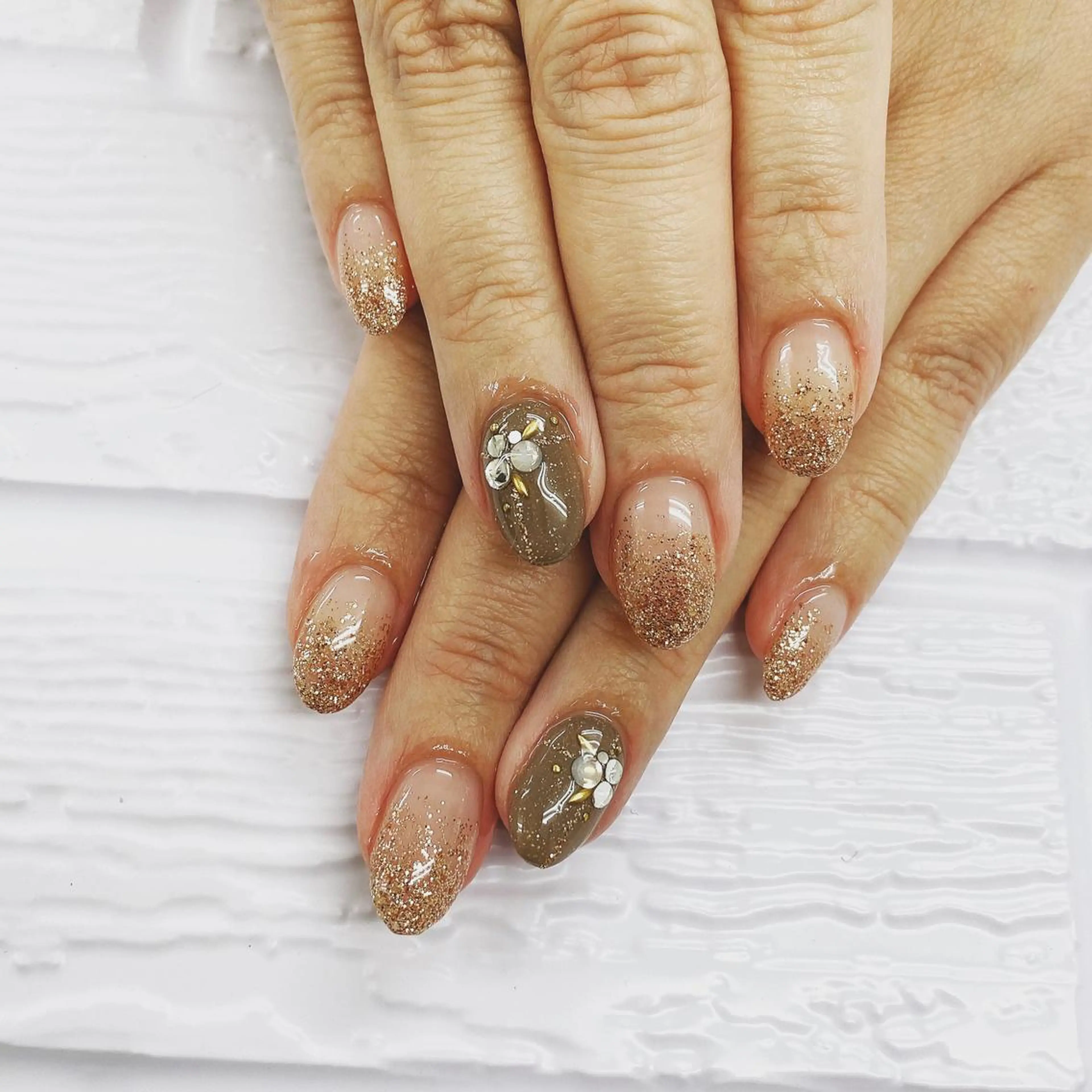 ネイル アートネイル ラメ(グリッター) ハンドネイル N._._.claw[エヌクロー]所属・N._._. clawのネイルデザイン