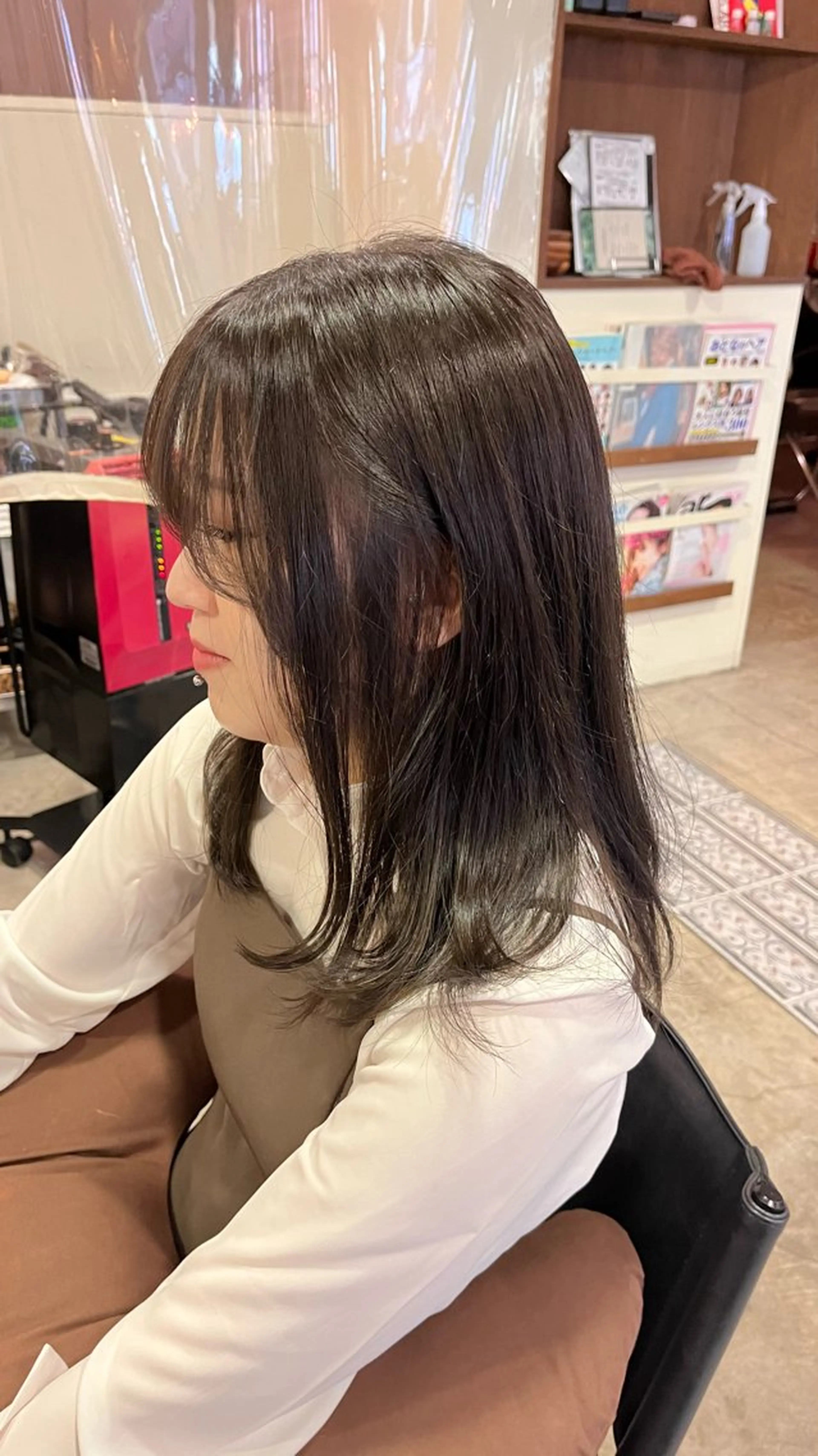 ミディアム カラー アッシュ ベージュカラー 透明感カラー 田中 鈴乃のヘアスタイル