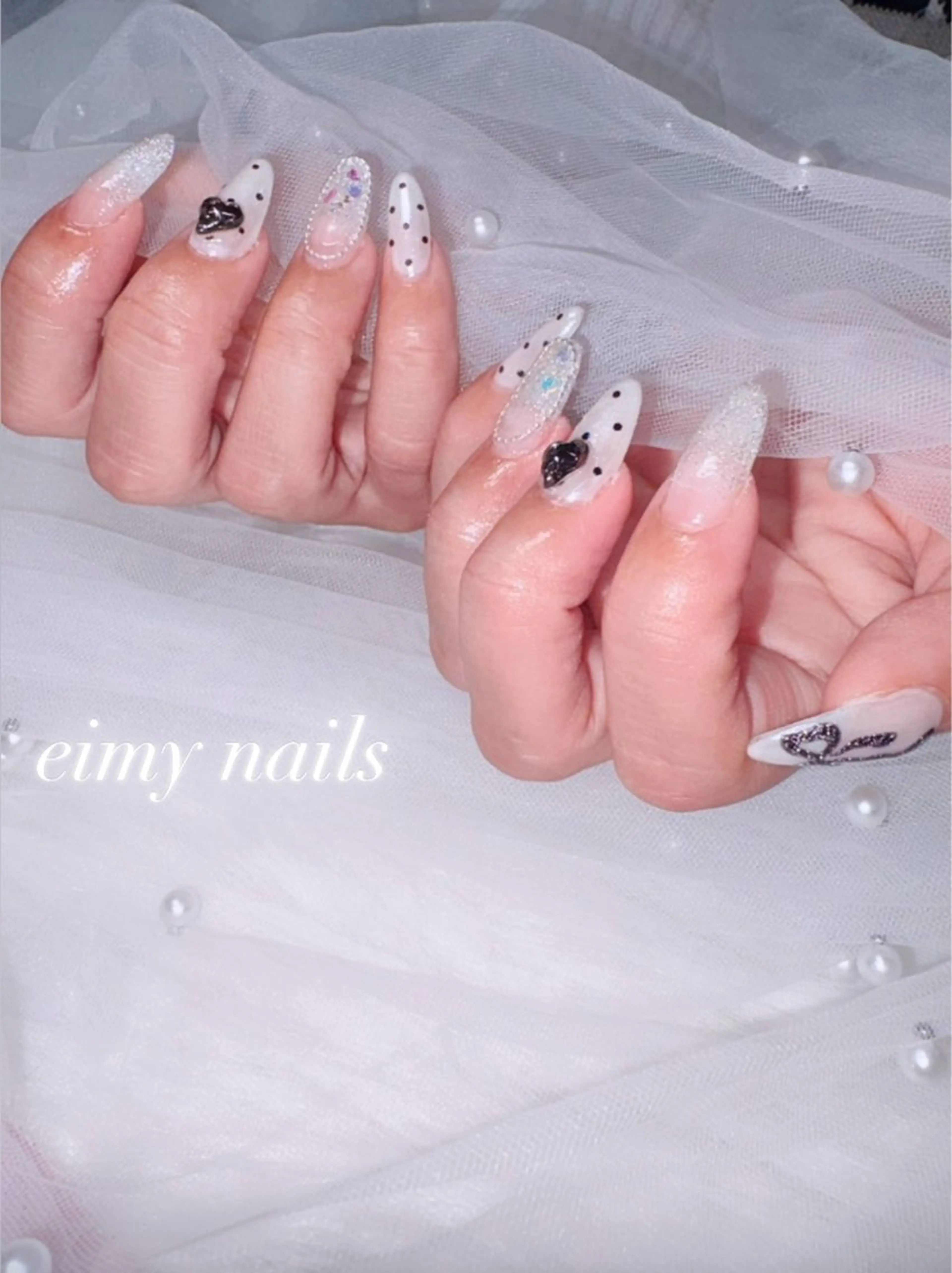ネイル アートネイル ドット フラッシュネイル グラデーション ハート ハンドネイル 🤍eimy nails🤍所属・eimy nails♡のネイルデザイン