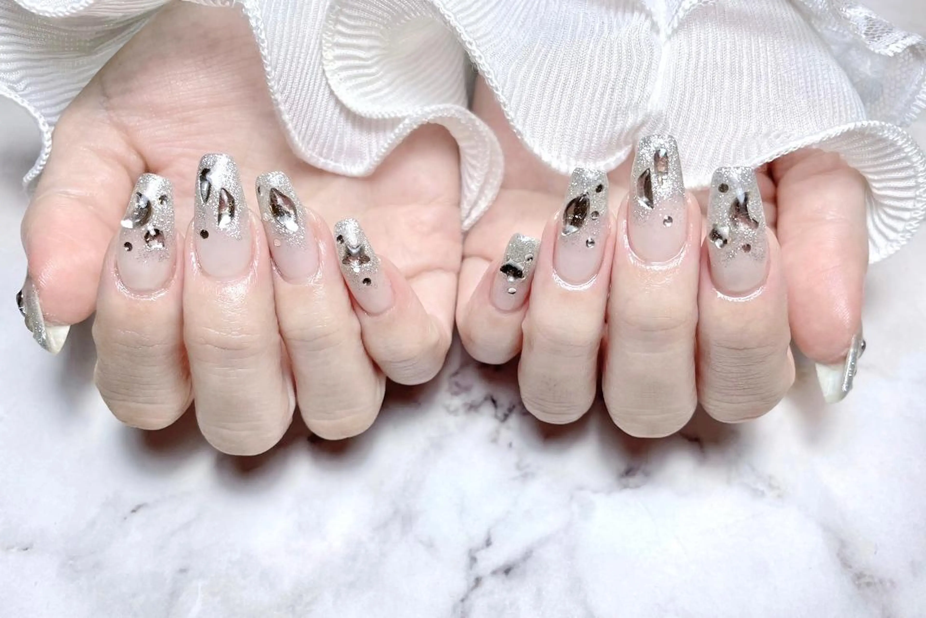 ネイル RAFFINE 月🦋🩵のネイルデザイン