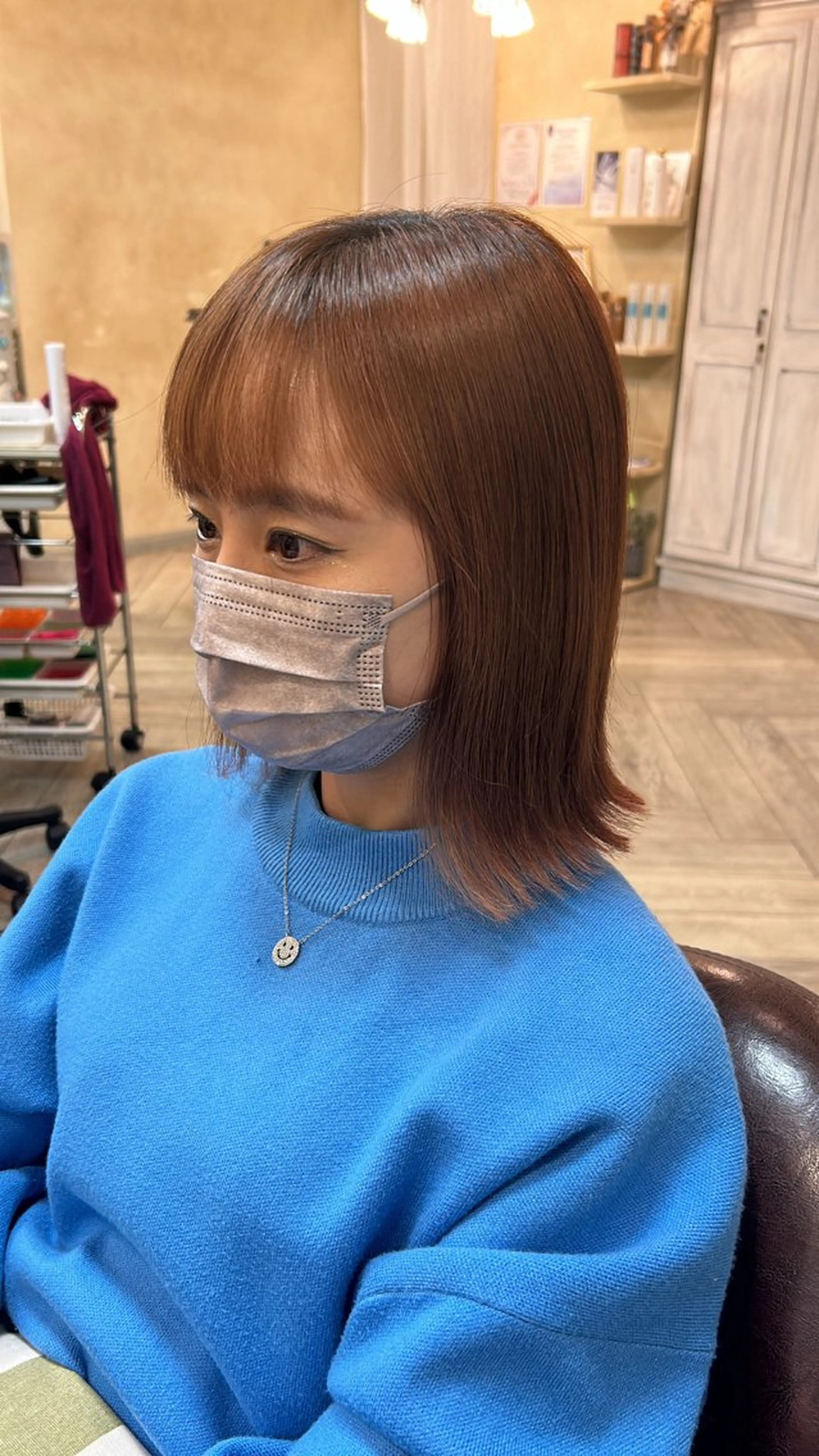 ミディアム カット アオバ / ハイトーンカラーのヘアスタイル