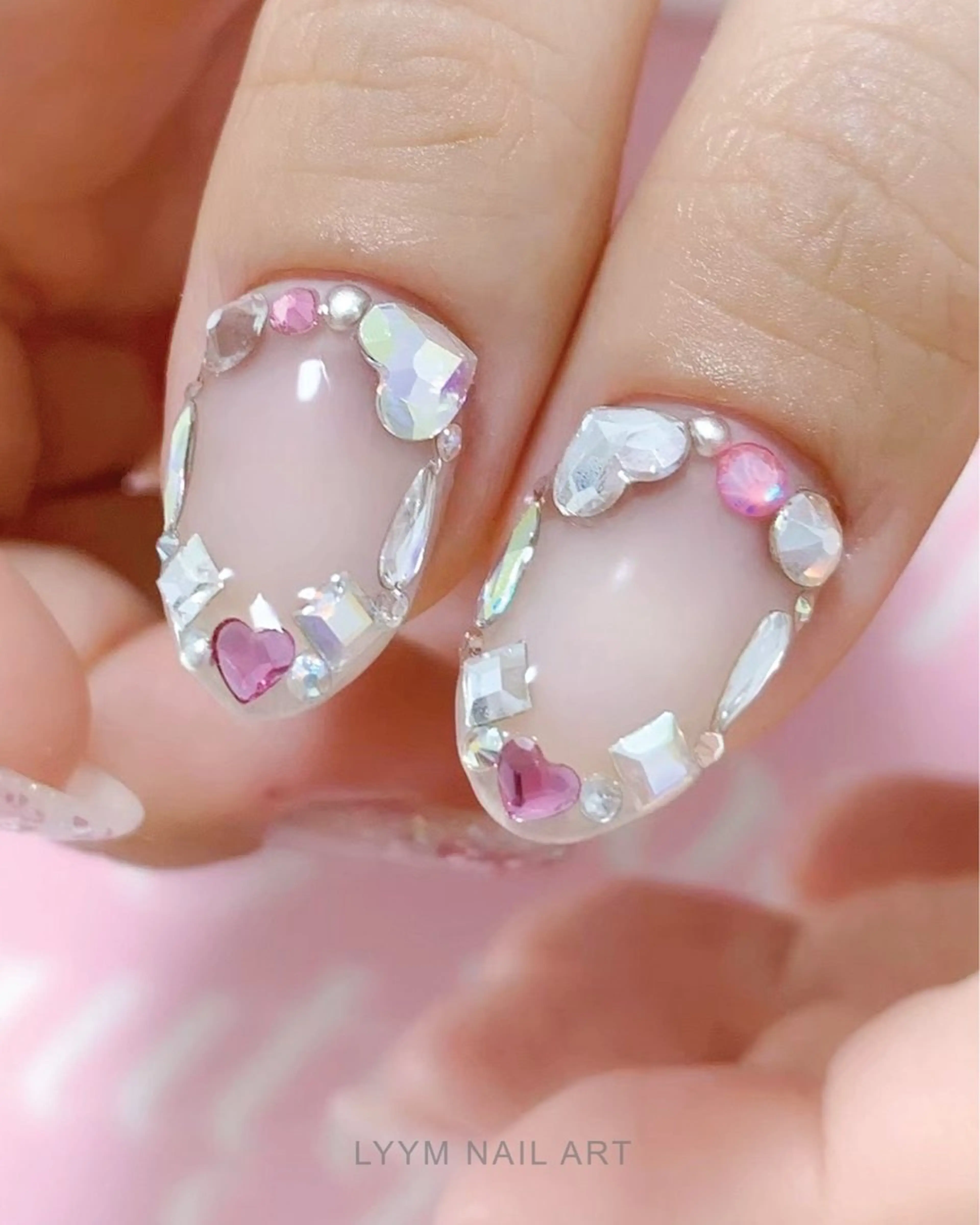 ネイル ハート キラキラネイル 韓国ネイル ピンク ストーンネイル ハンドネイル LYYM Salonのネイルデザイン