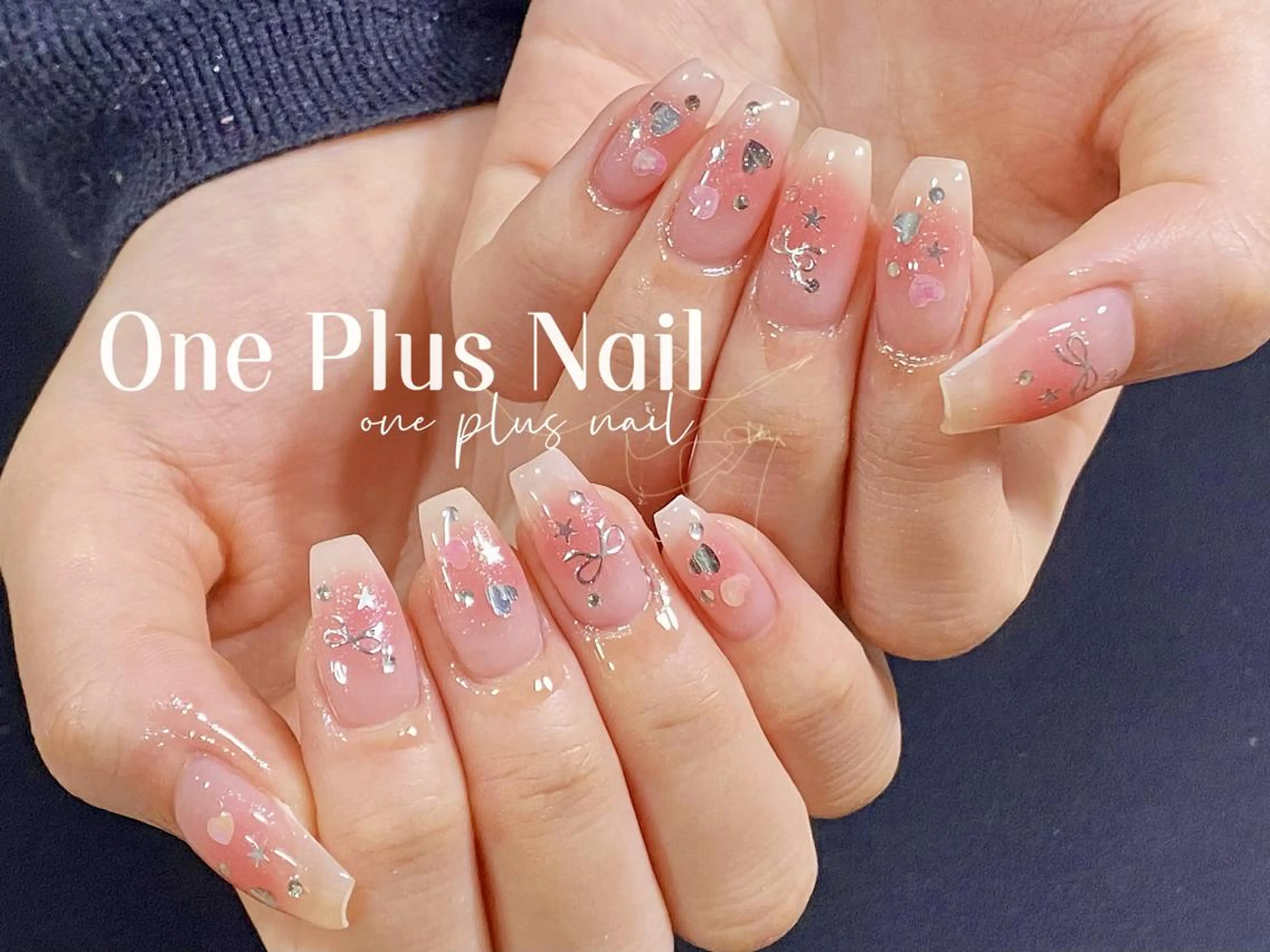 ネイル オーロラネイル フレンチネイル ガーリー オフィスネイル ピンク ハンドネイル One Plus Nail Salonのネイルデザイン