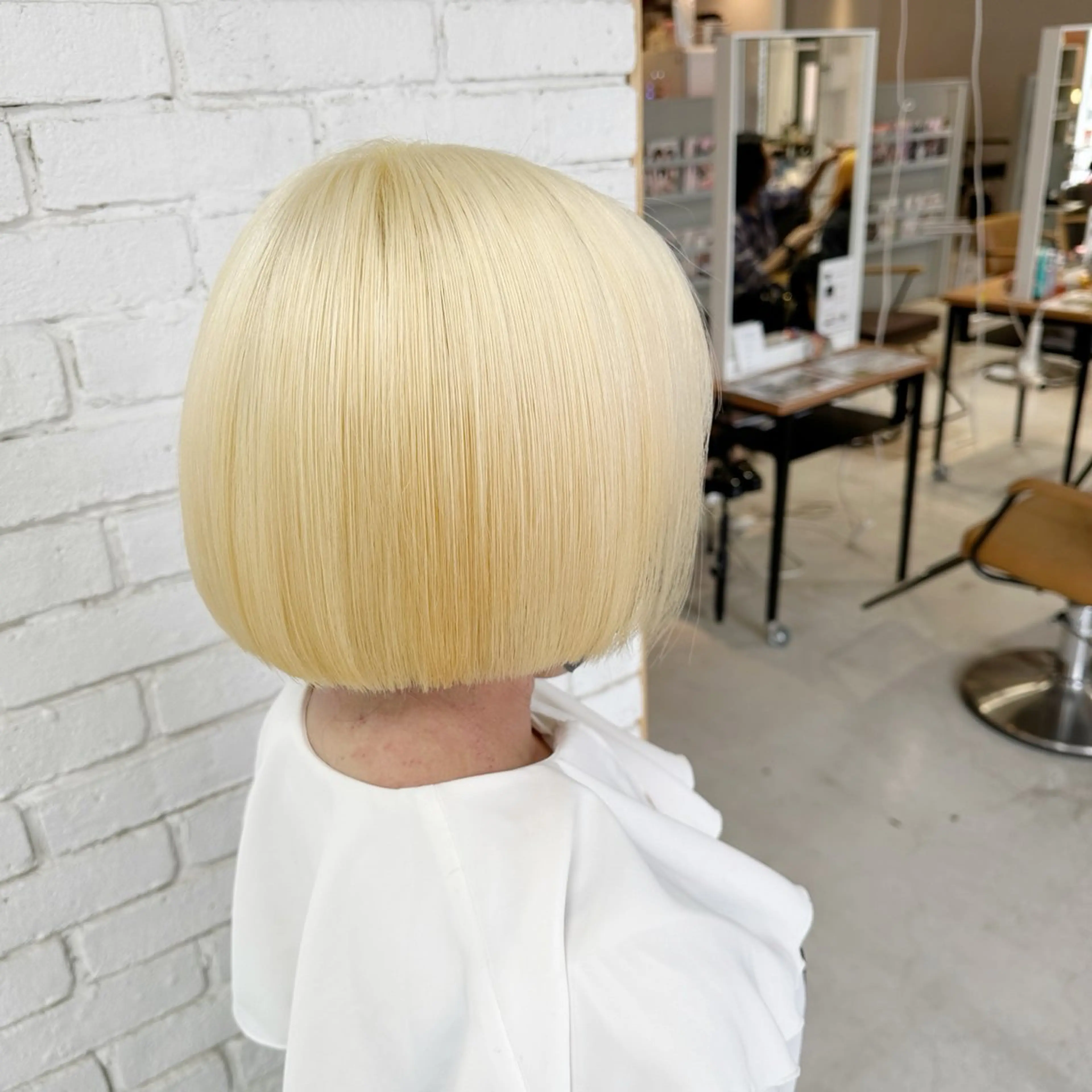 ショート カラー ベージュカラー ブリーチ 抜きっぱなしブロンド ブロンド ケアブリーチ カット ヘアカラー レイヤーブリーチ特化 ホワイト専門/岸のヘアスタイル