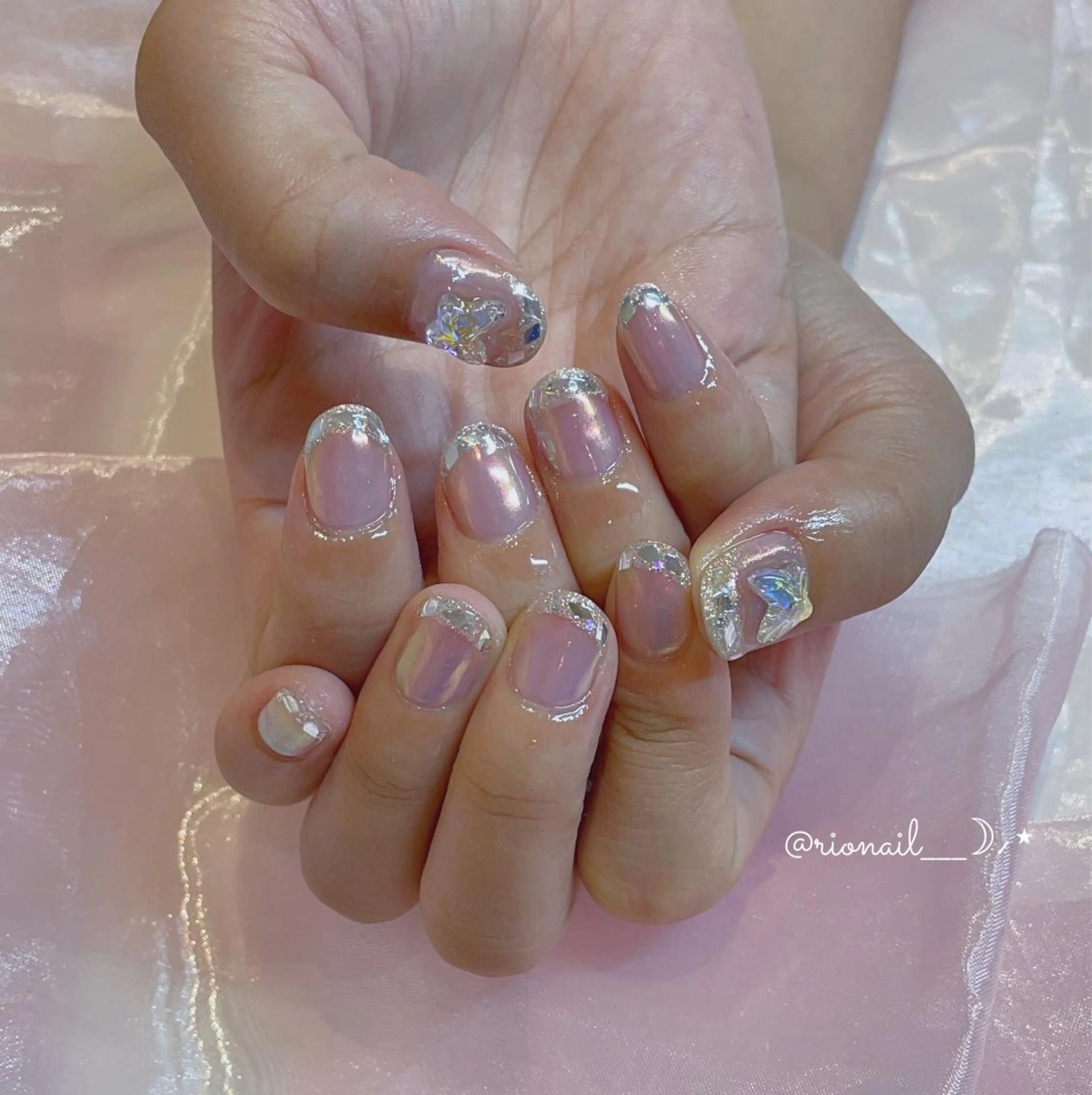 ネイル アートネイル 𝘙𝘪𝘰𝘯𝘢 ...🕯🤍のネイルデザイン