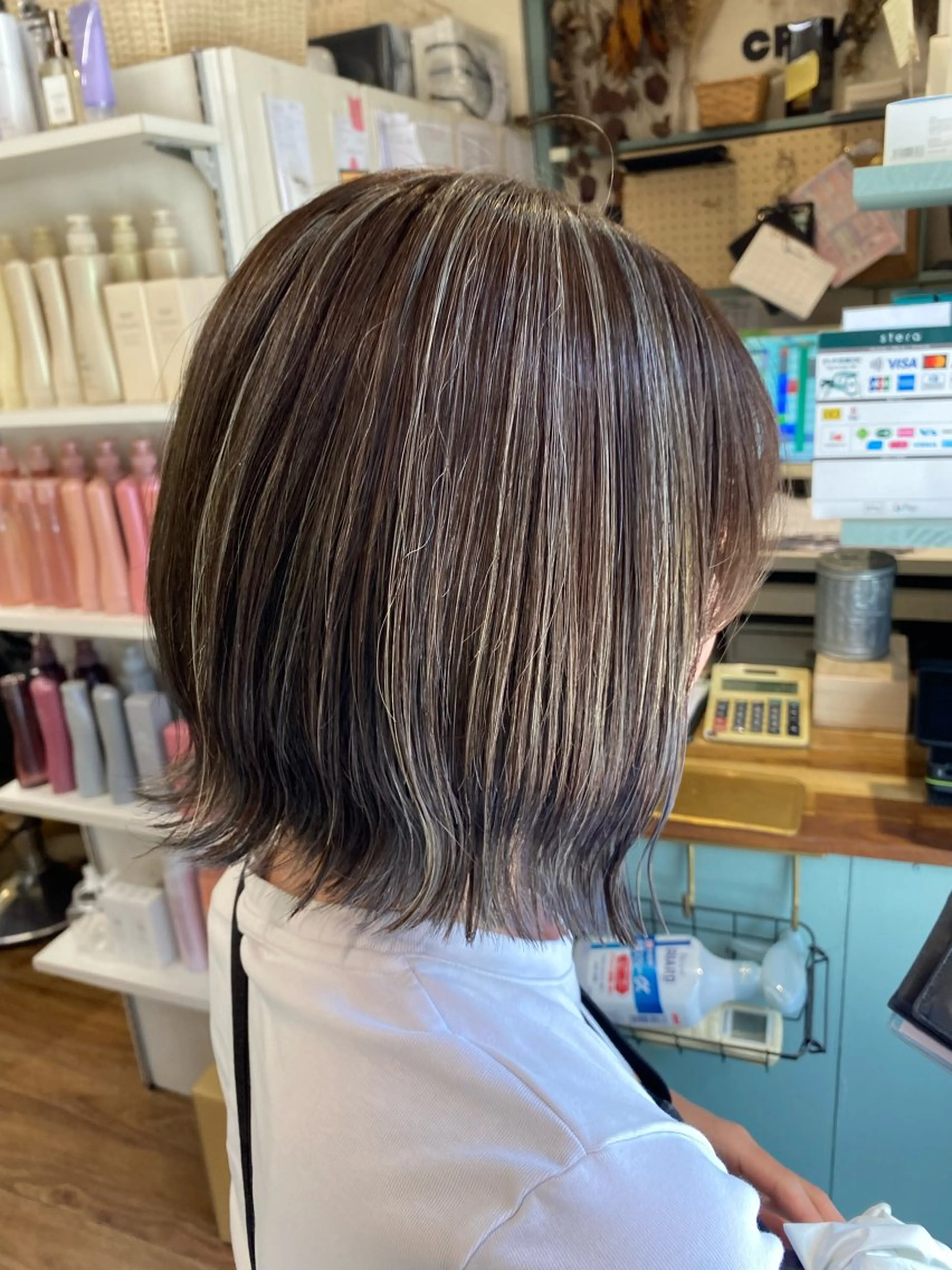 ショート カラー 前下がりボブ ハイライトカラー ボブ ハイライト ヘアカラー 透明感カラー/韓国 ヘア🩶yuri🩵のヘアスタイル