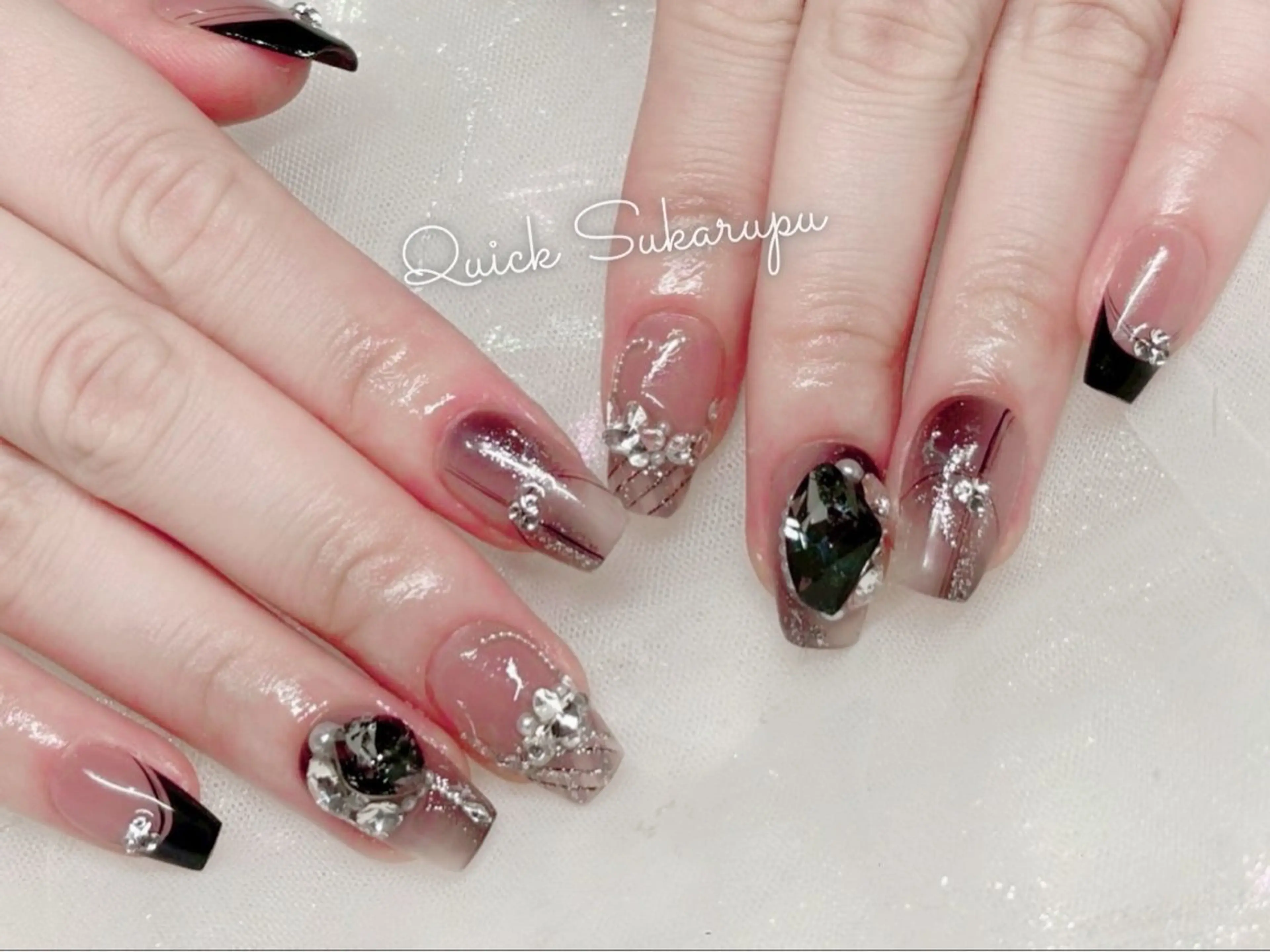 ミディアム ハンドネイル Quick Sukarupu 高田馬場店所属・Quick Sukarupuのネイルデザイン