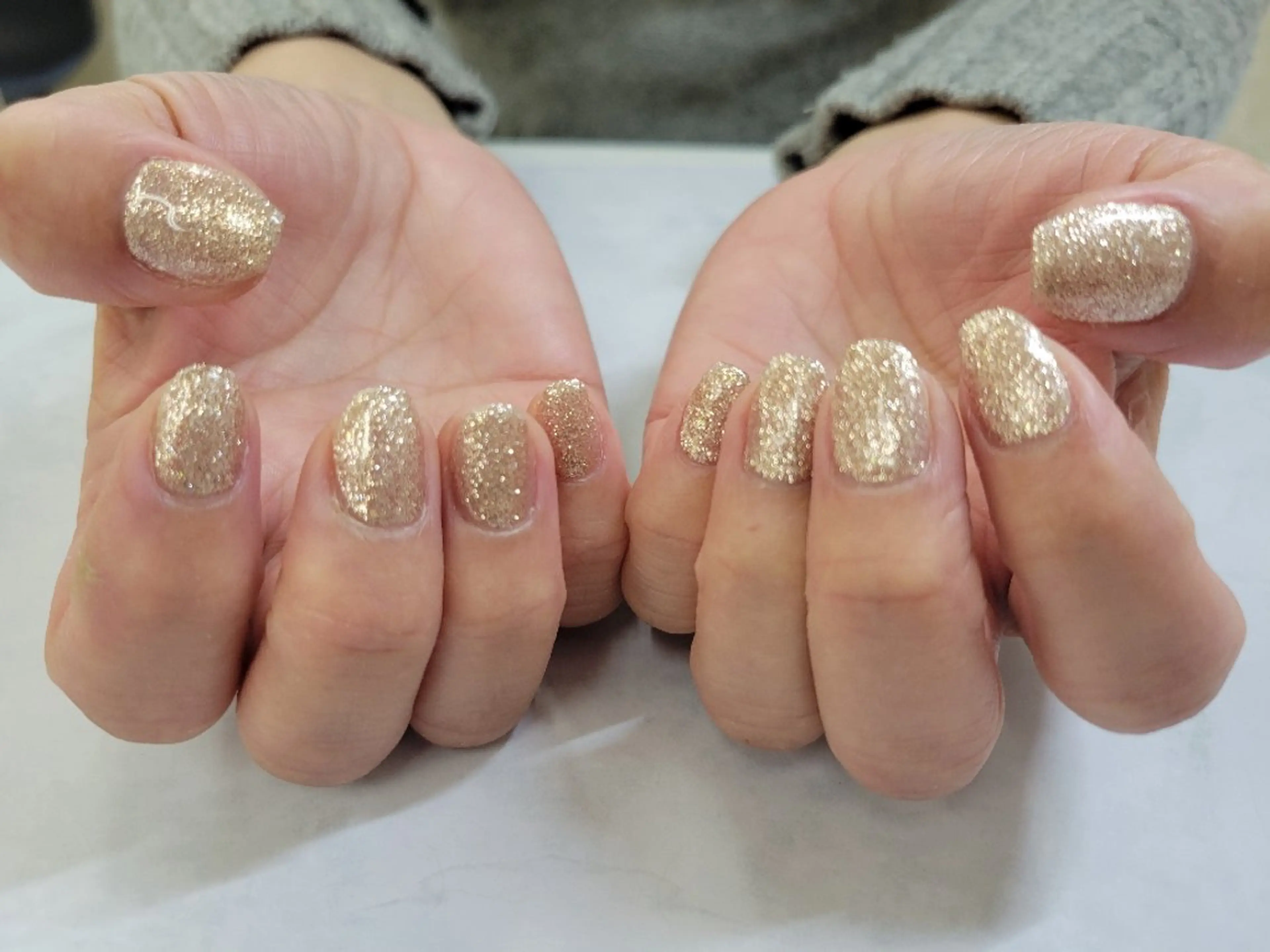 ネイル ゴールド アンビアンテ浦和店所属・アンビアンテ 🐰 大山のネイルデザイン