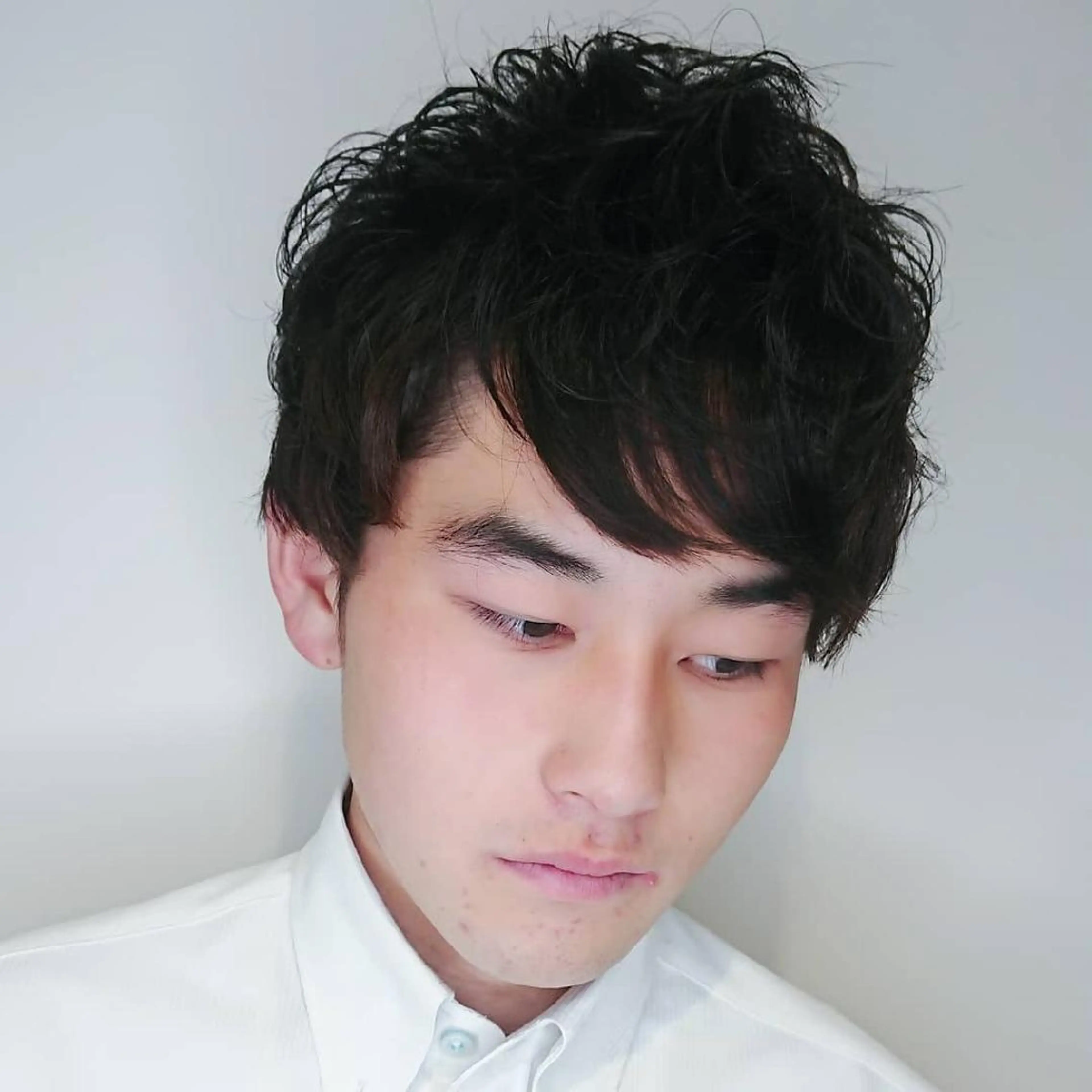 メンズ パーマ ブリーチ/ヘアケア/ 艶髪/イギチハルのヘアスタイル