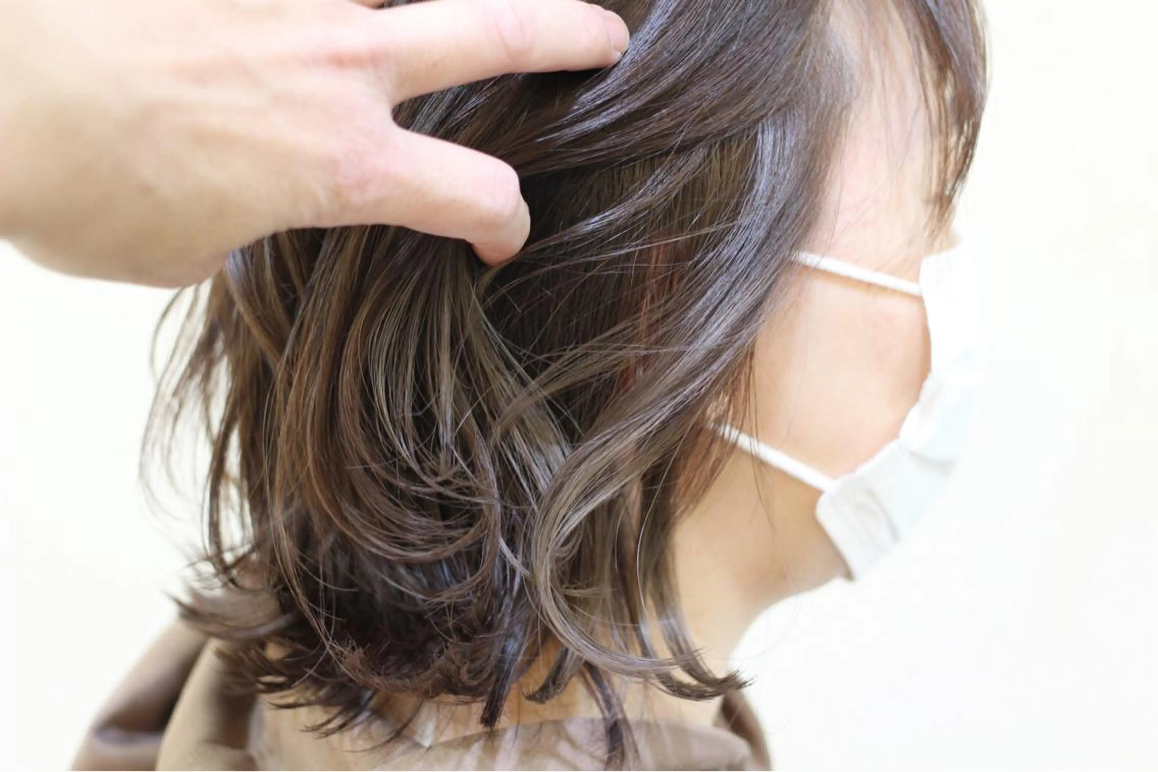 ショート カラー ベージュカラー ブリーチ ホワイトベージュ 土居 正季のヘアスタイル