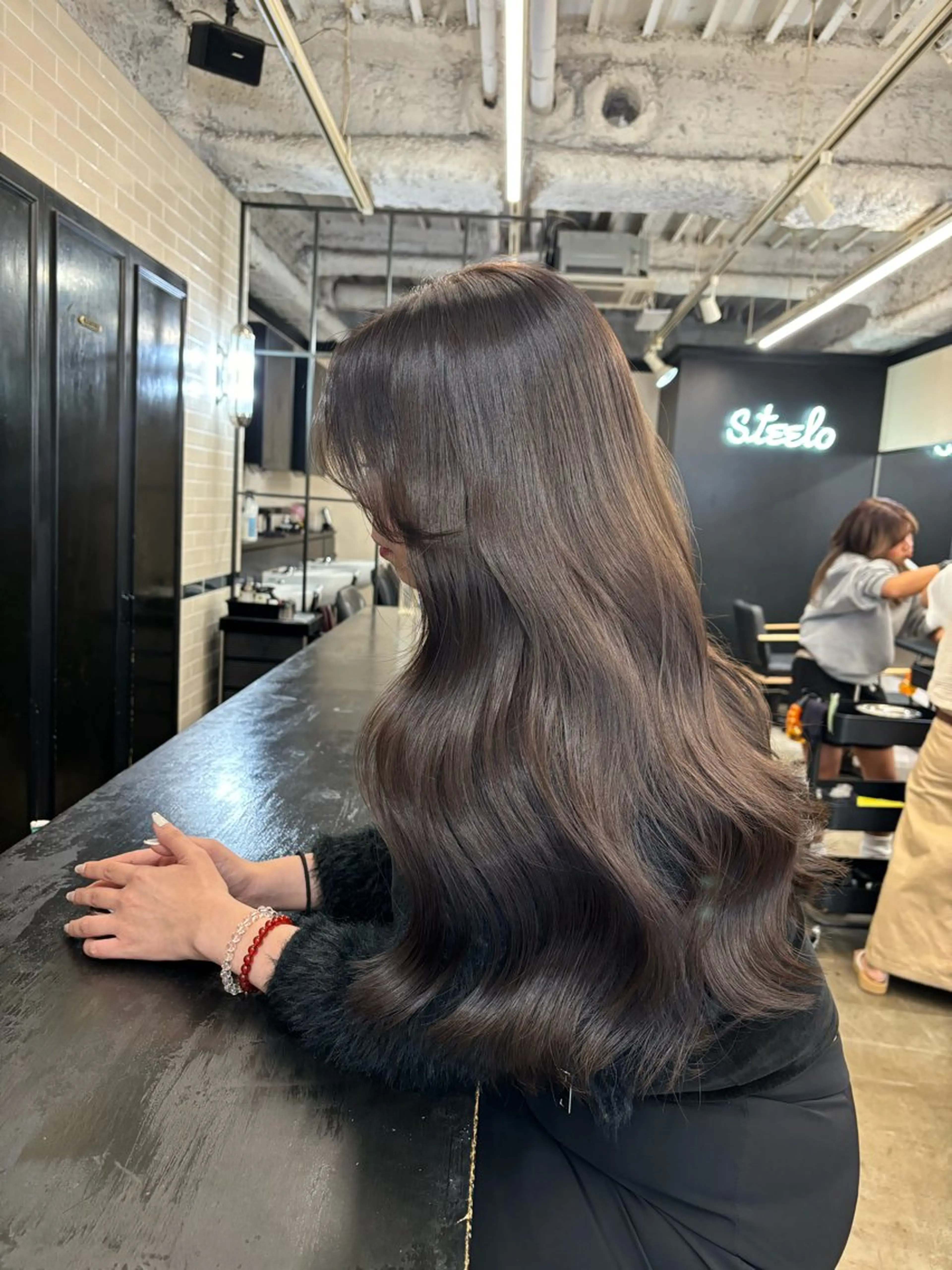 ロング カラー ヘアカラー トリートメント オリーブベージュ 🫒🩶Rianaのヘアスタイル