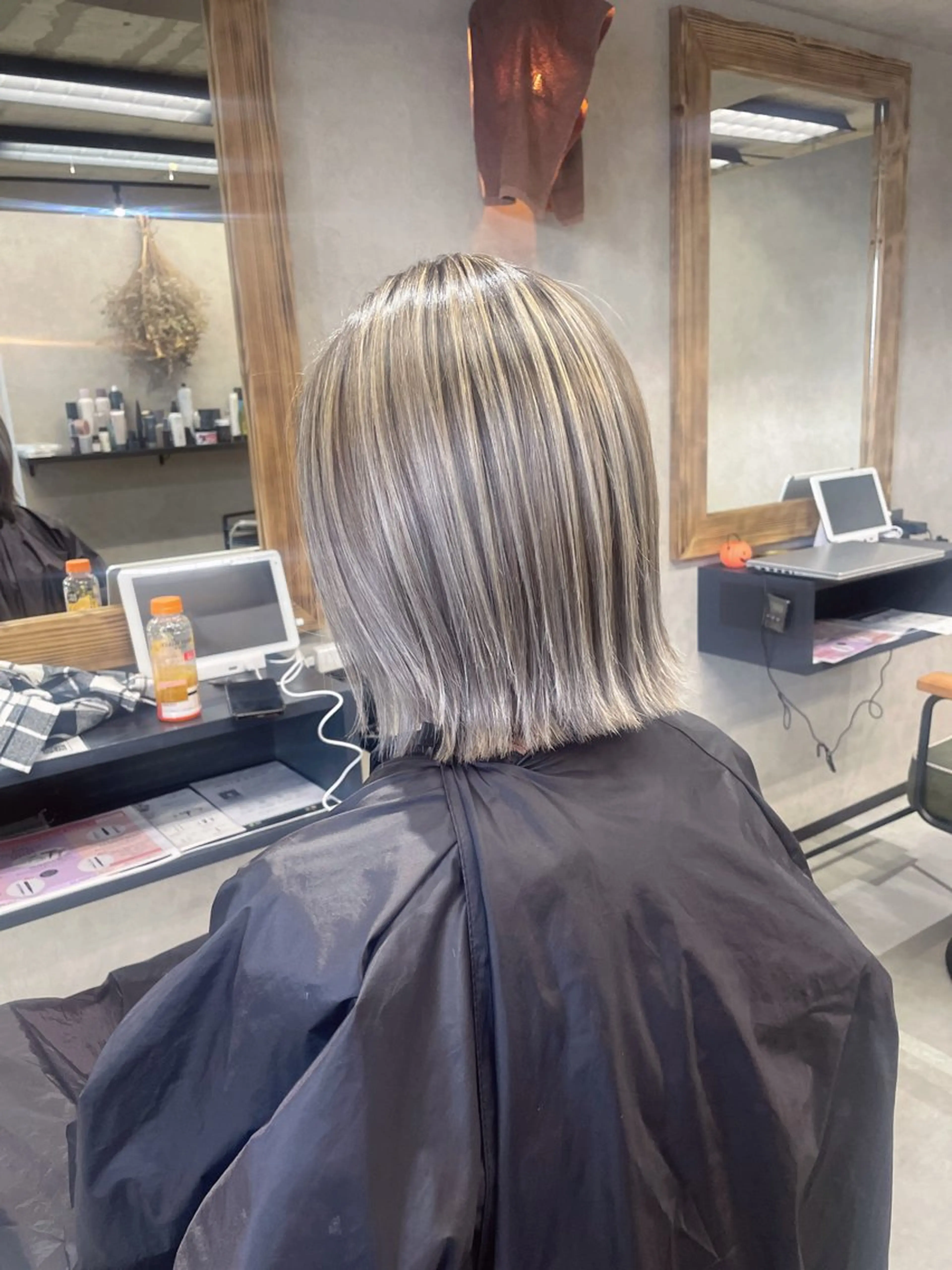 ミディアム レイヤーカット SUNNY ななのヘアスタイル