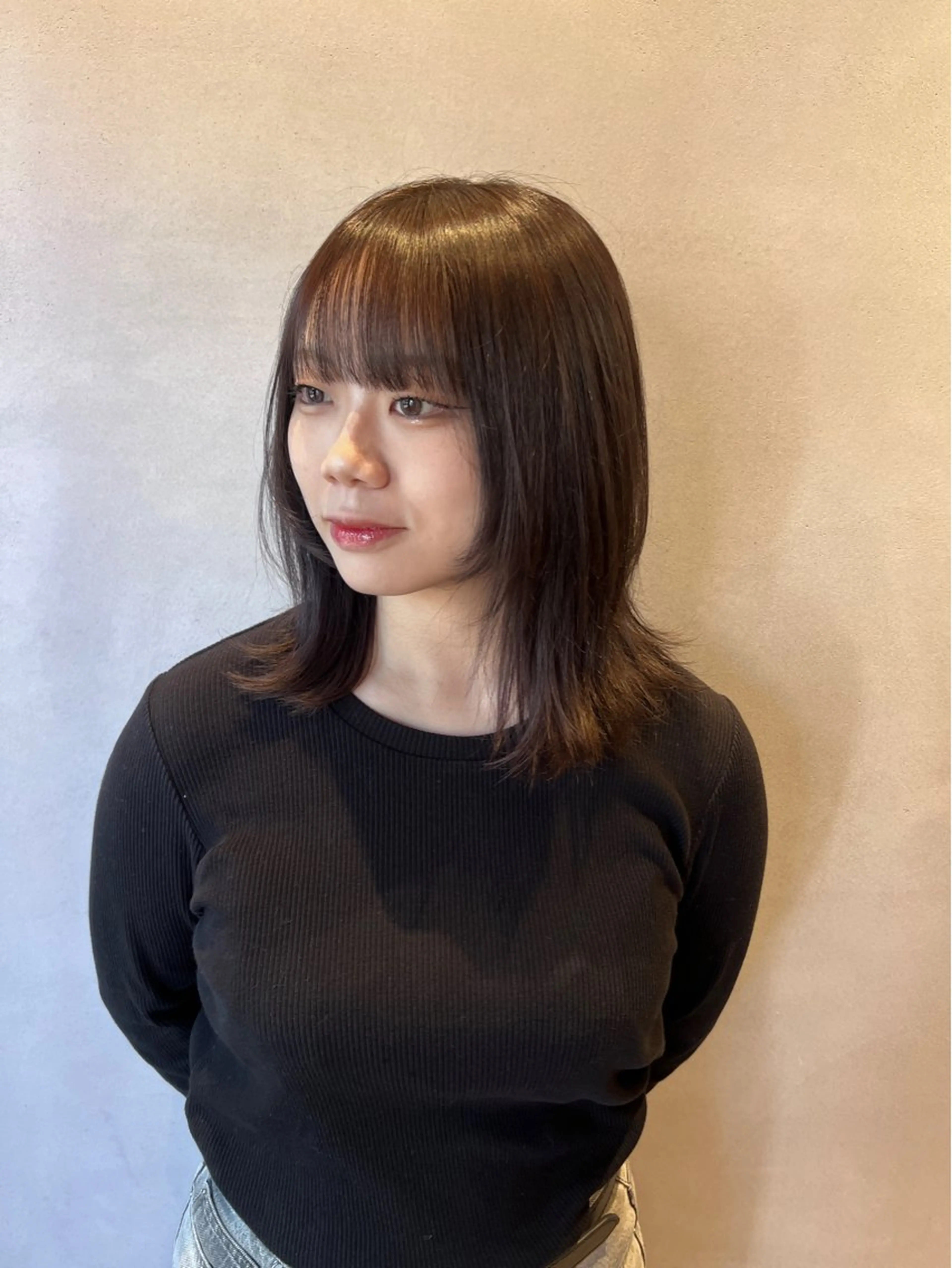 ミディアム カラー ブラウンカラー ラベンダーカラー ラベンダーブラウン 外ハネヘア 小山 優香のヘアスタイル