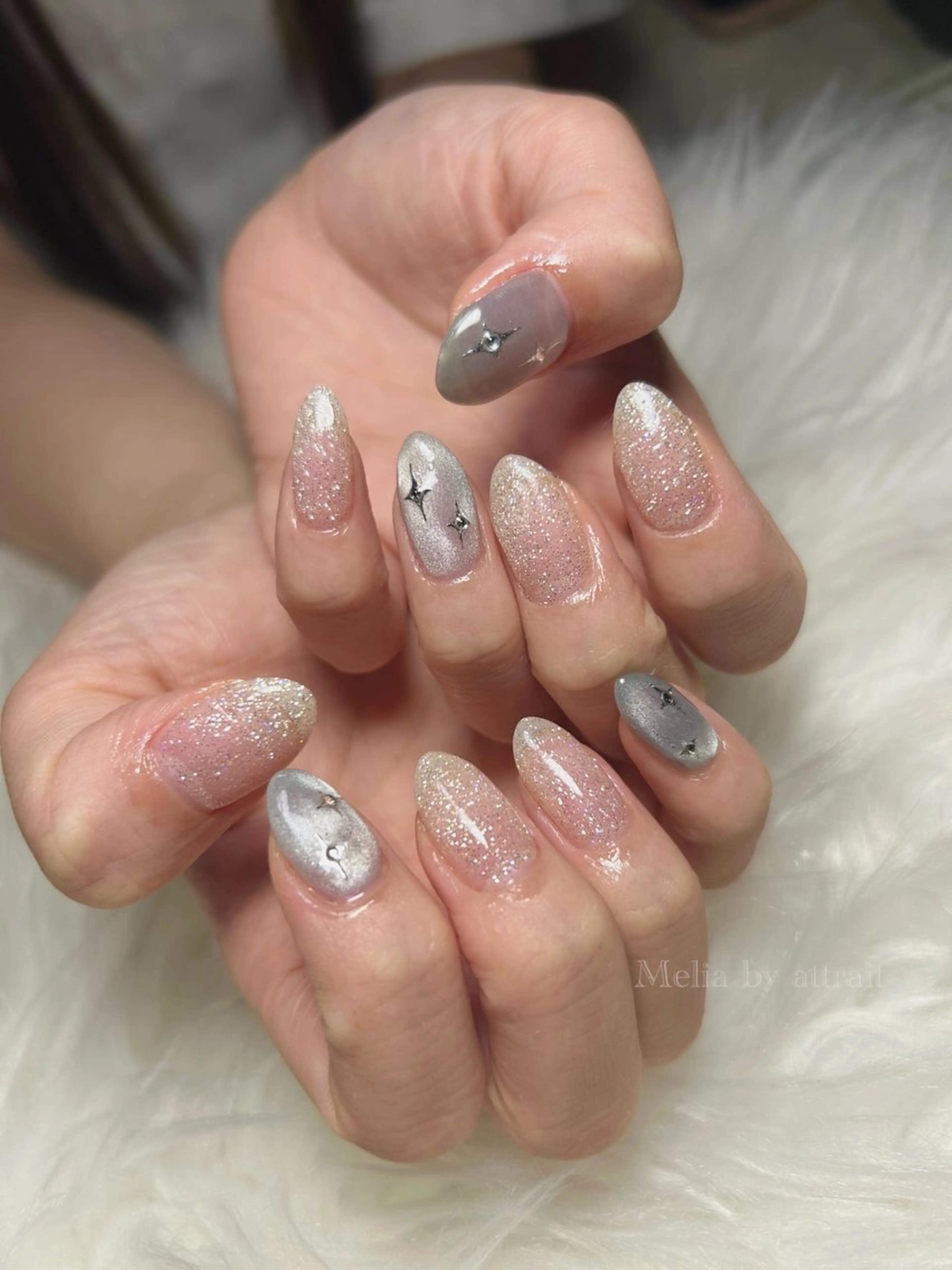 ネイル キラキラネイル 韓国ネイル ワンホンネイル Melia by attrait所属・Melia by attrait🌿杏のネイルデザイン