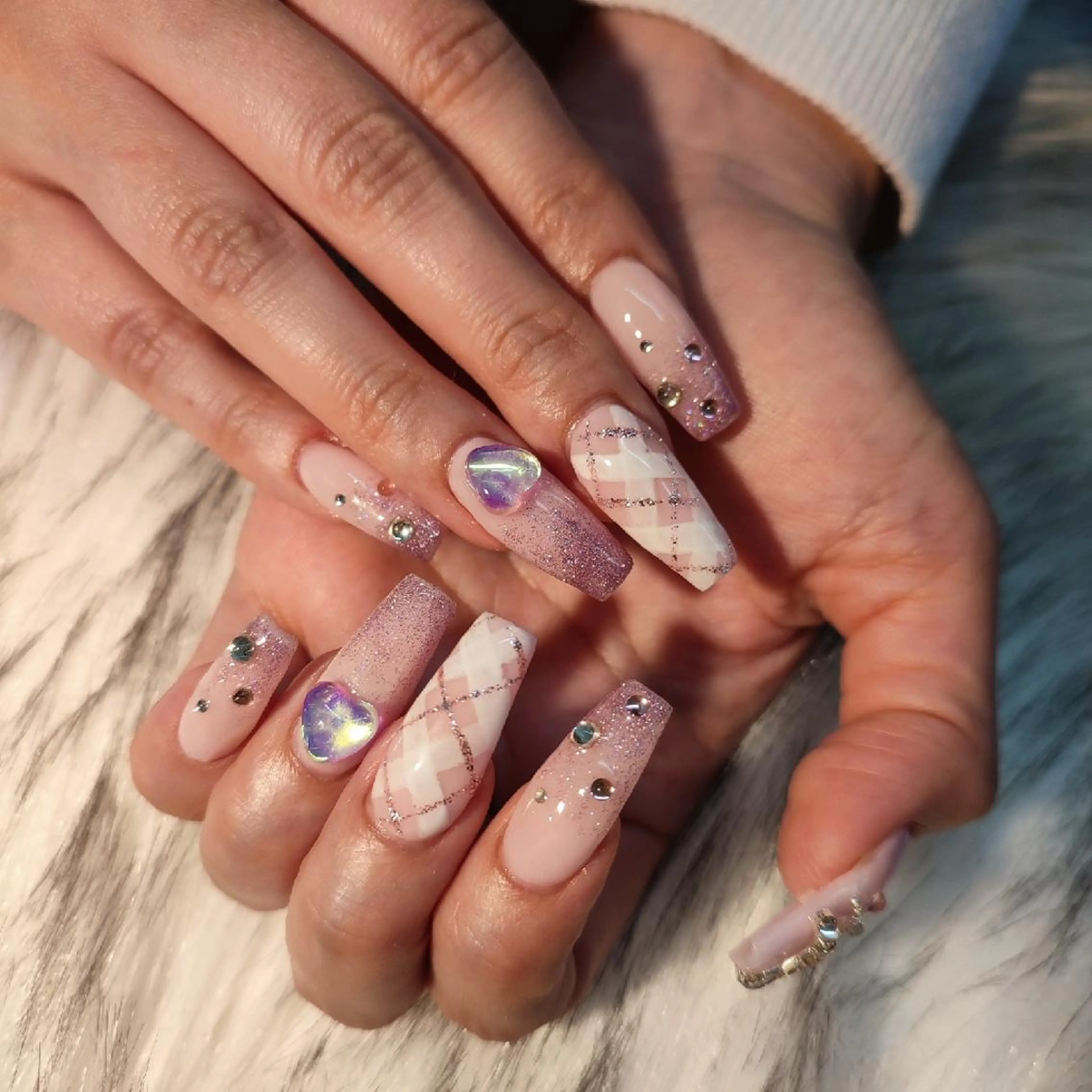 ネイル ハンドネイル RUNWAY 　　の眉毛・アイブロウイメージ