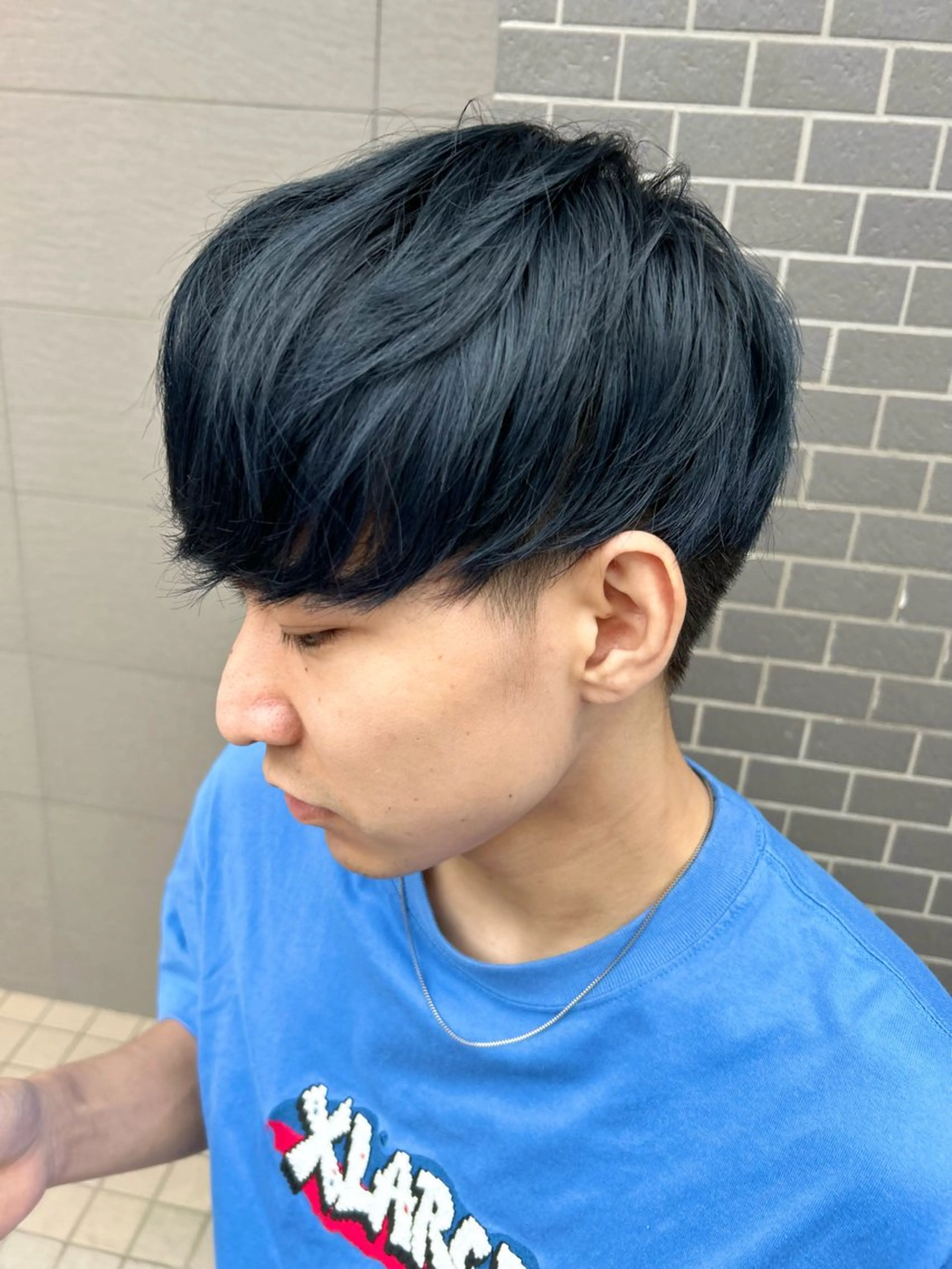 ショート カラー メンズ メンズブリーチ マッシュ 黒髪 ブリーチ ブルーカラー ナカジマ ナナのヘアスタイル