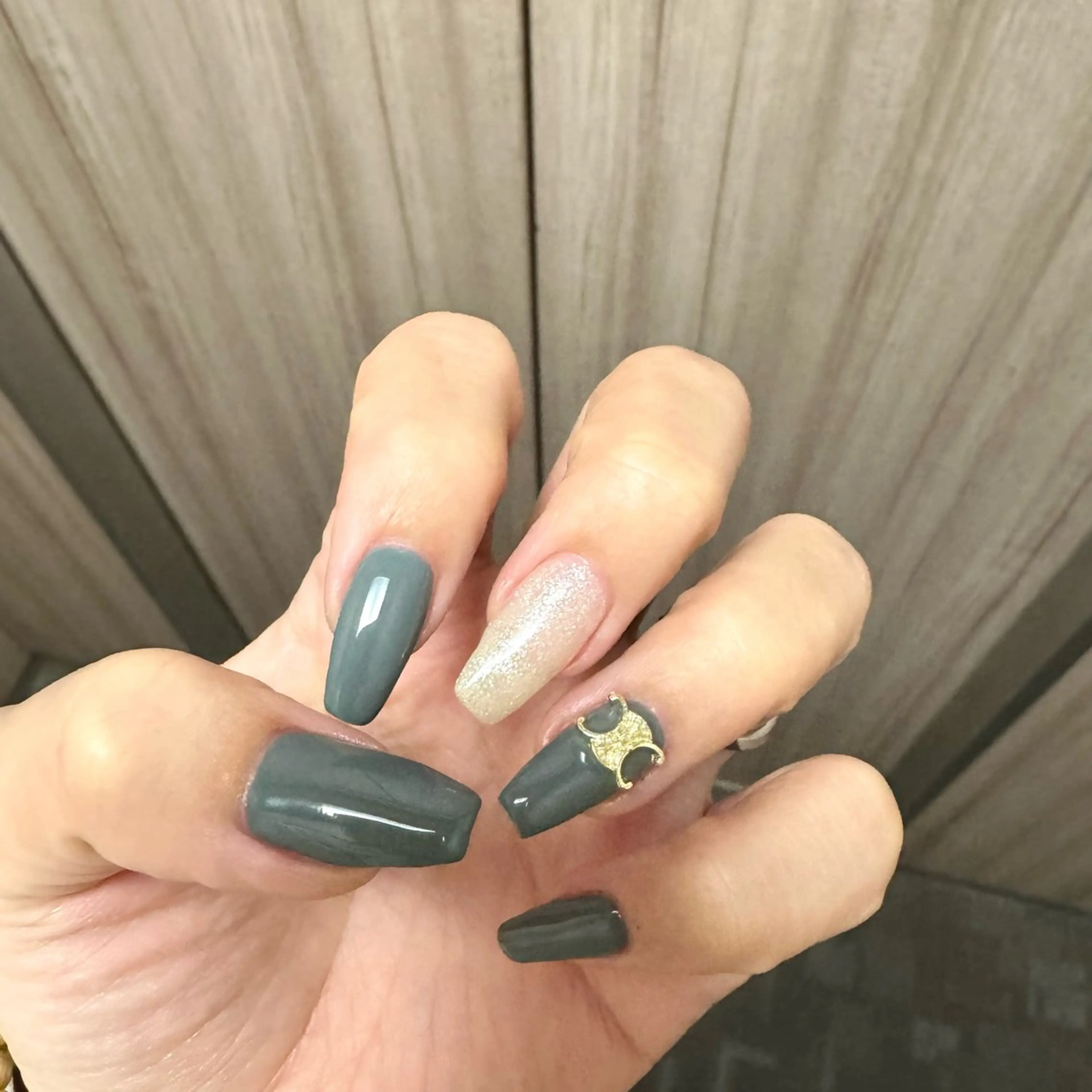 ネイル Aulu'bネイル ボディージュエリーのネイルデザイン