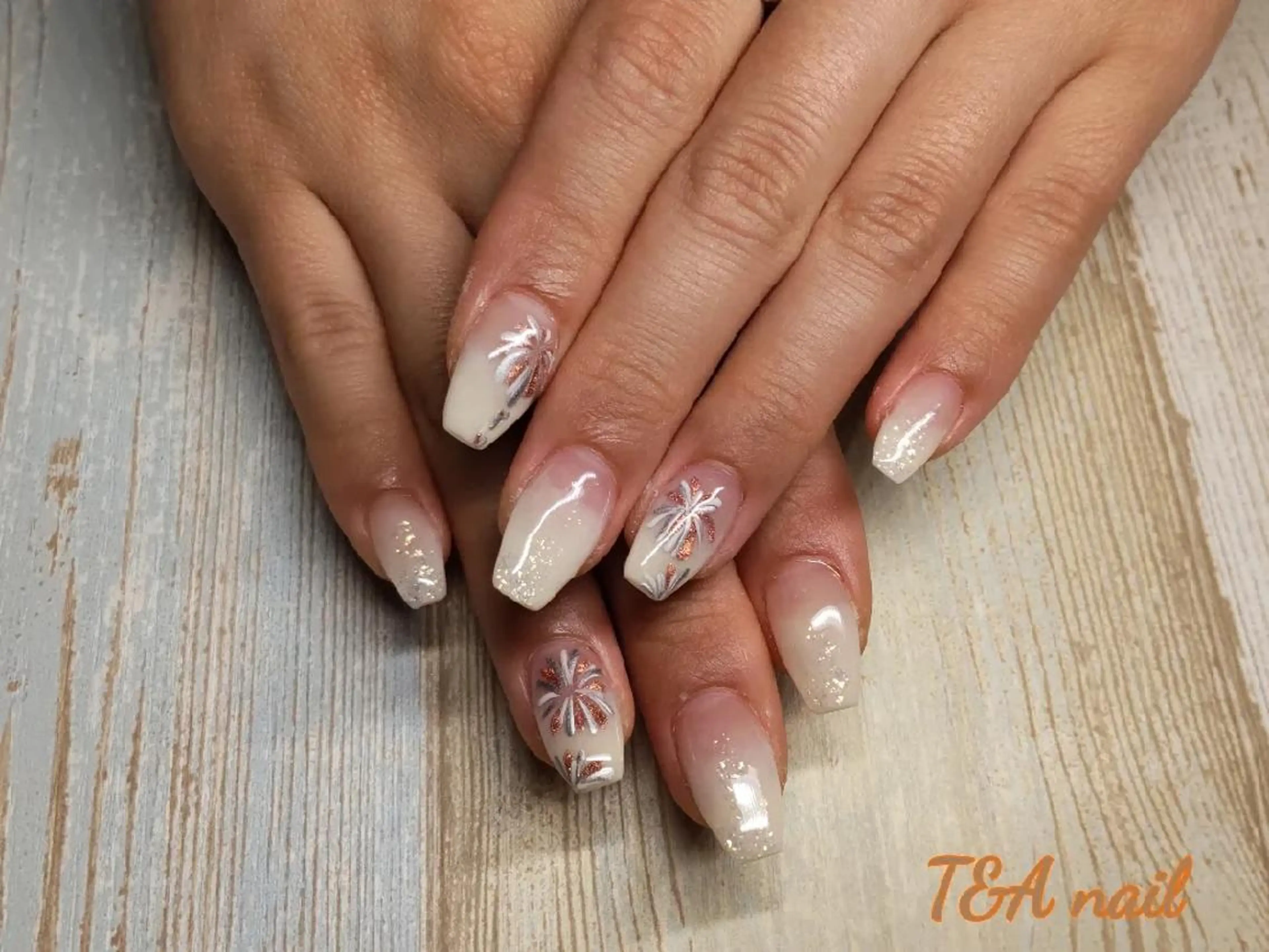 セミロング ネイル 長さ出し ジェルネイル グラデーション ニュアンスネイル スカルプネイル ハンドネイル T&A nailのネイルデザイン