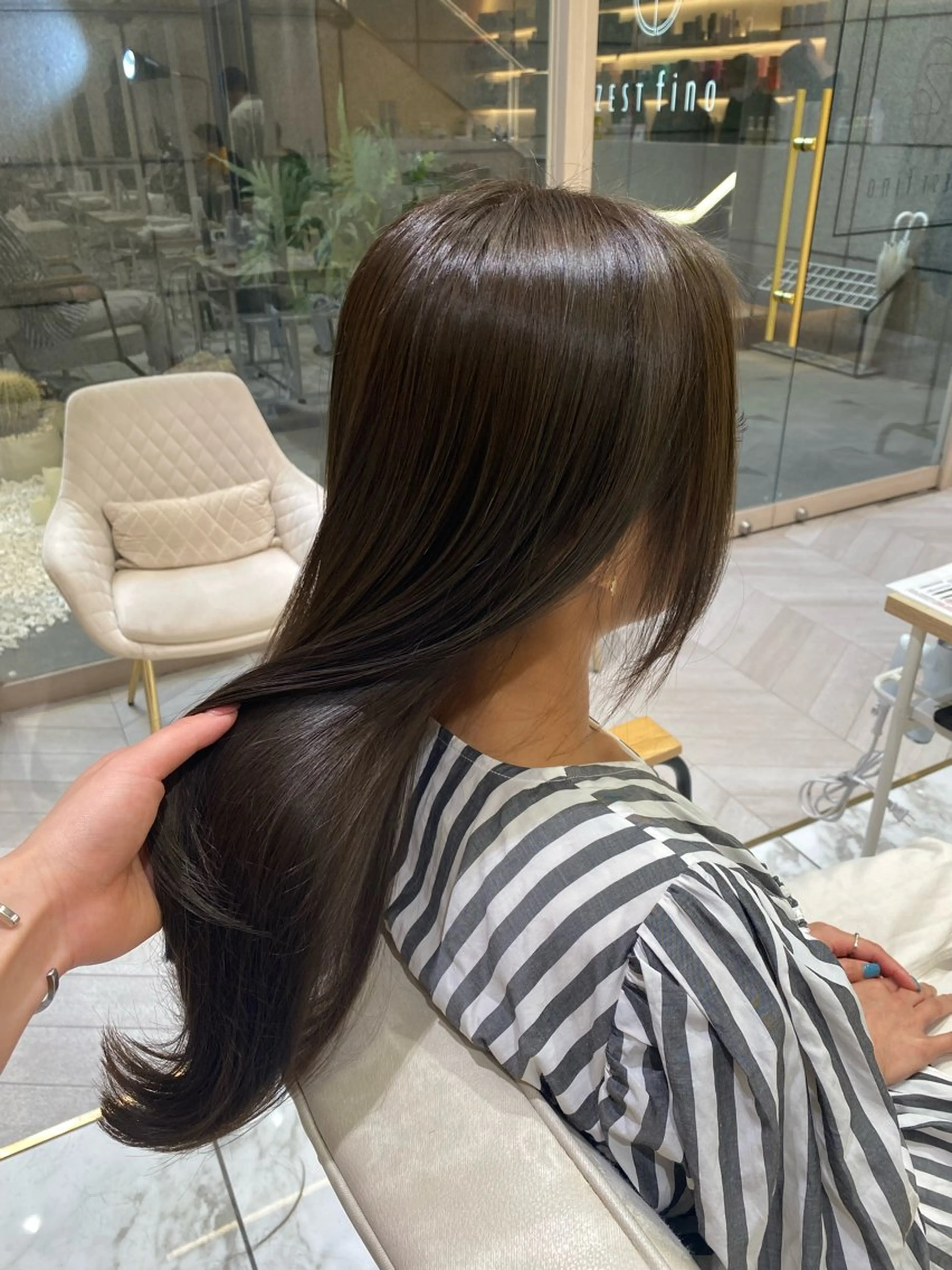 ロング カラー ベージュカラー オリーブベージュ ヘアカラー トリートメント hina☺︎ 髪質改善/ストレートのヘアスタイル