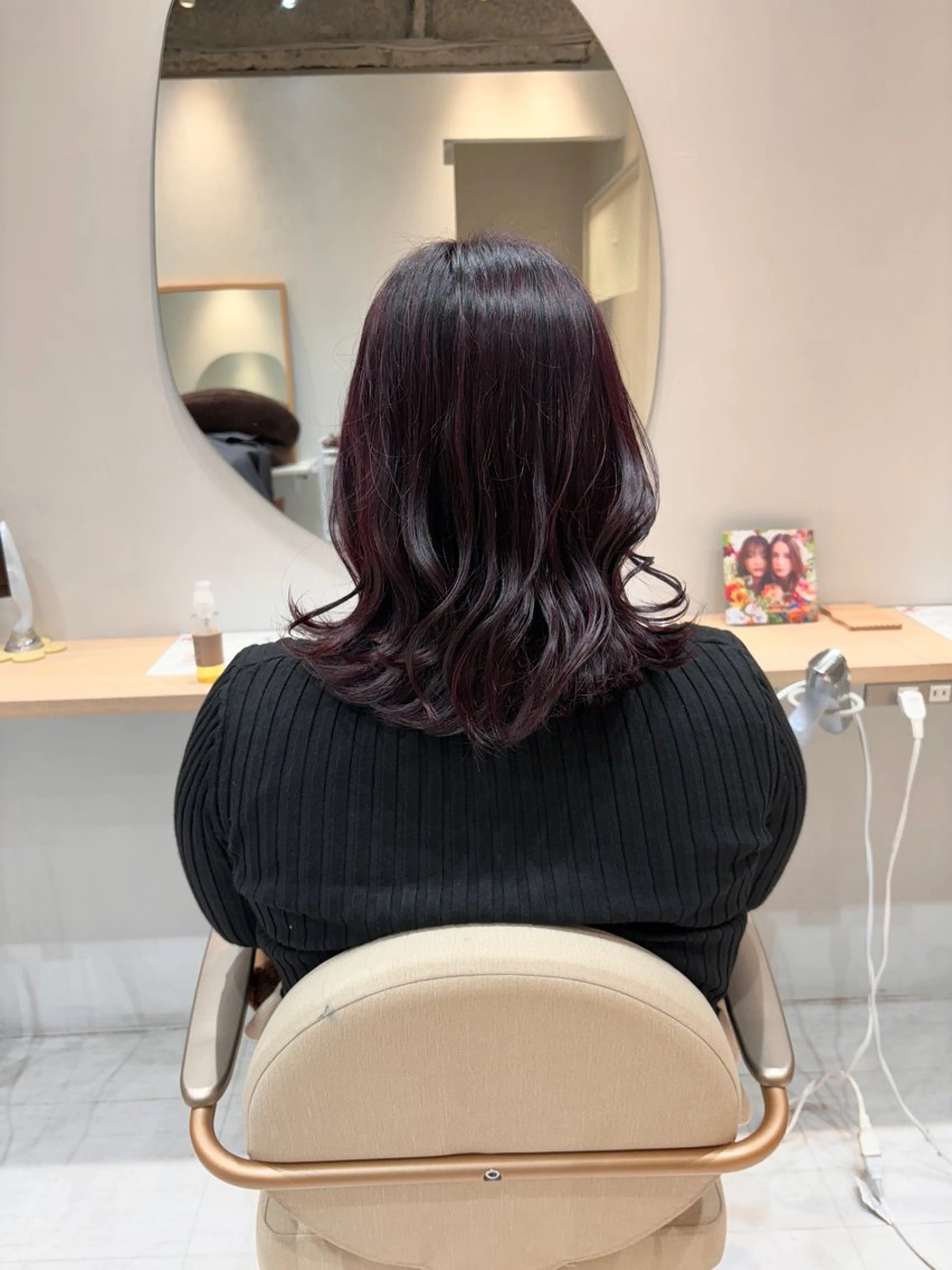 カラー カシス レッドカラー 小林 琉花のヘアスタイル