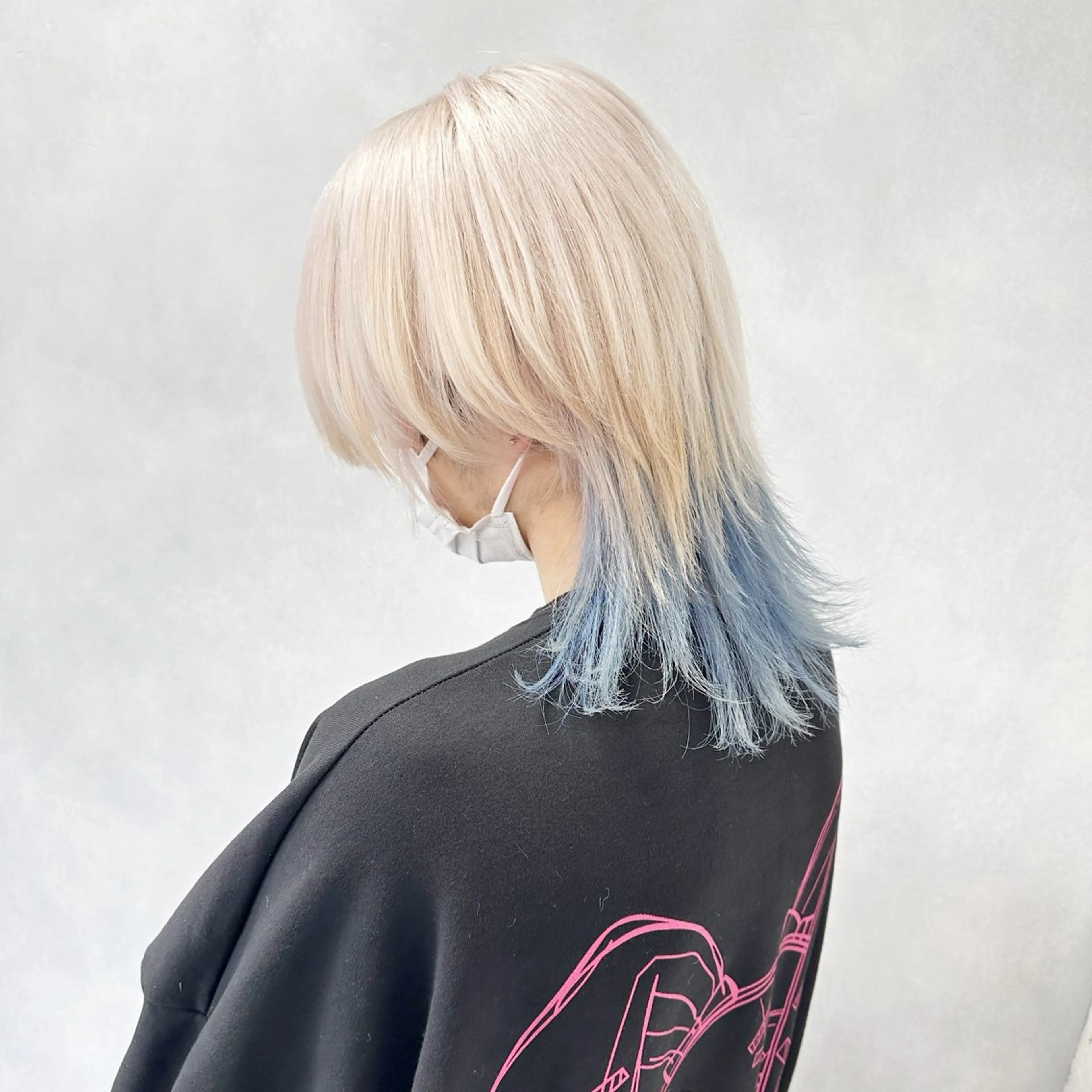 ミディアム カラー ベージュカラー ブリーチ ブルーカラー ケアブリーチ ハイトーンカラー カット ヘアカラー トリートメント レイヤーブリーチ特化 ホワイト専門/岸のヘアスタイル