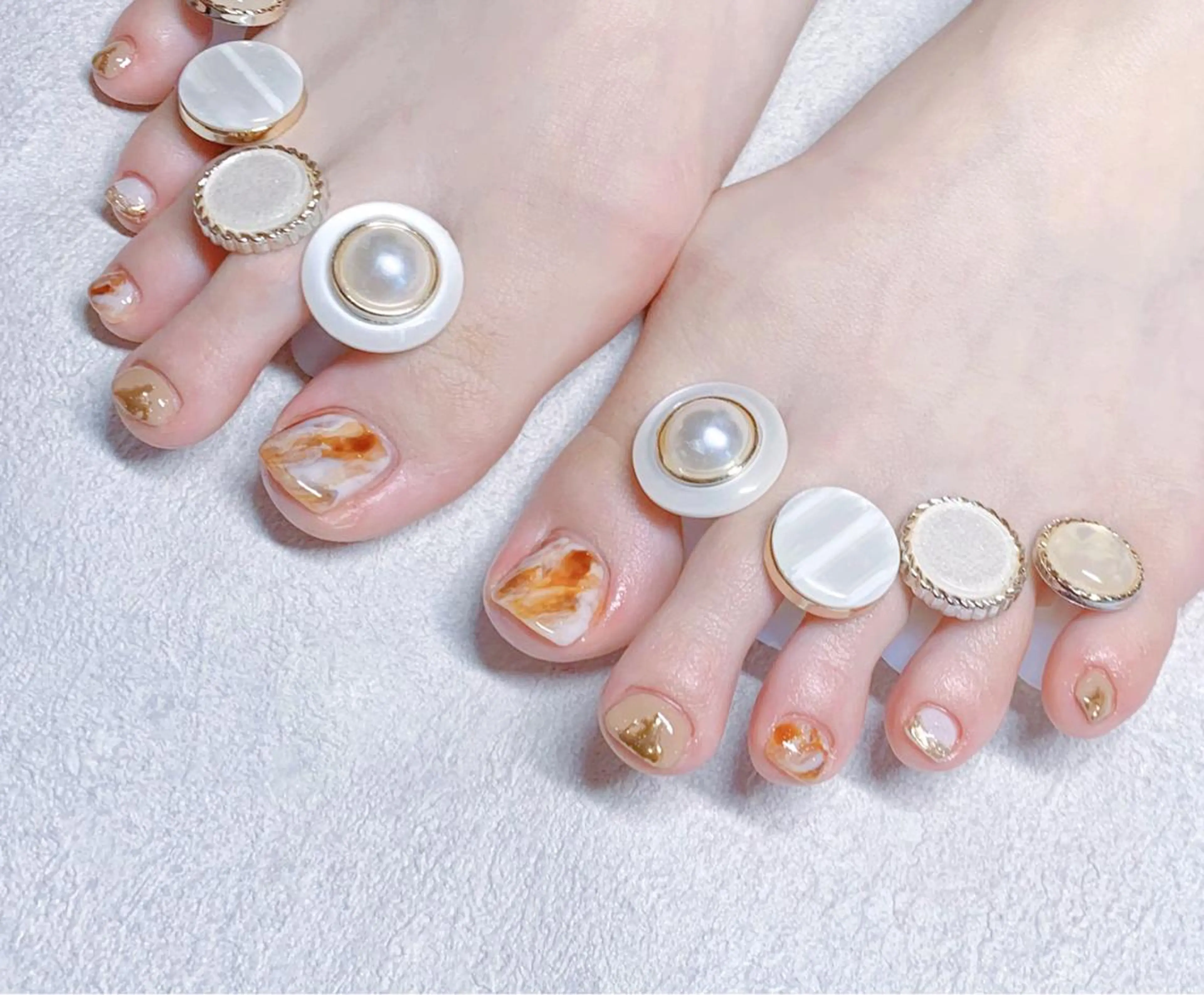 ネイル オーロラネイル フットネイル フレンチネイル ジェルネイル 韓国ネイル ハンドネイル ハンドケア 【ENサロン】 Rei🎀Nailのネイルデザイン