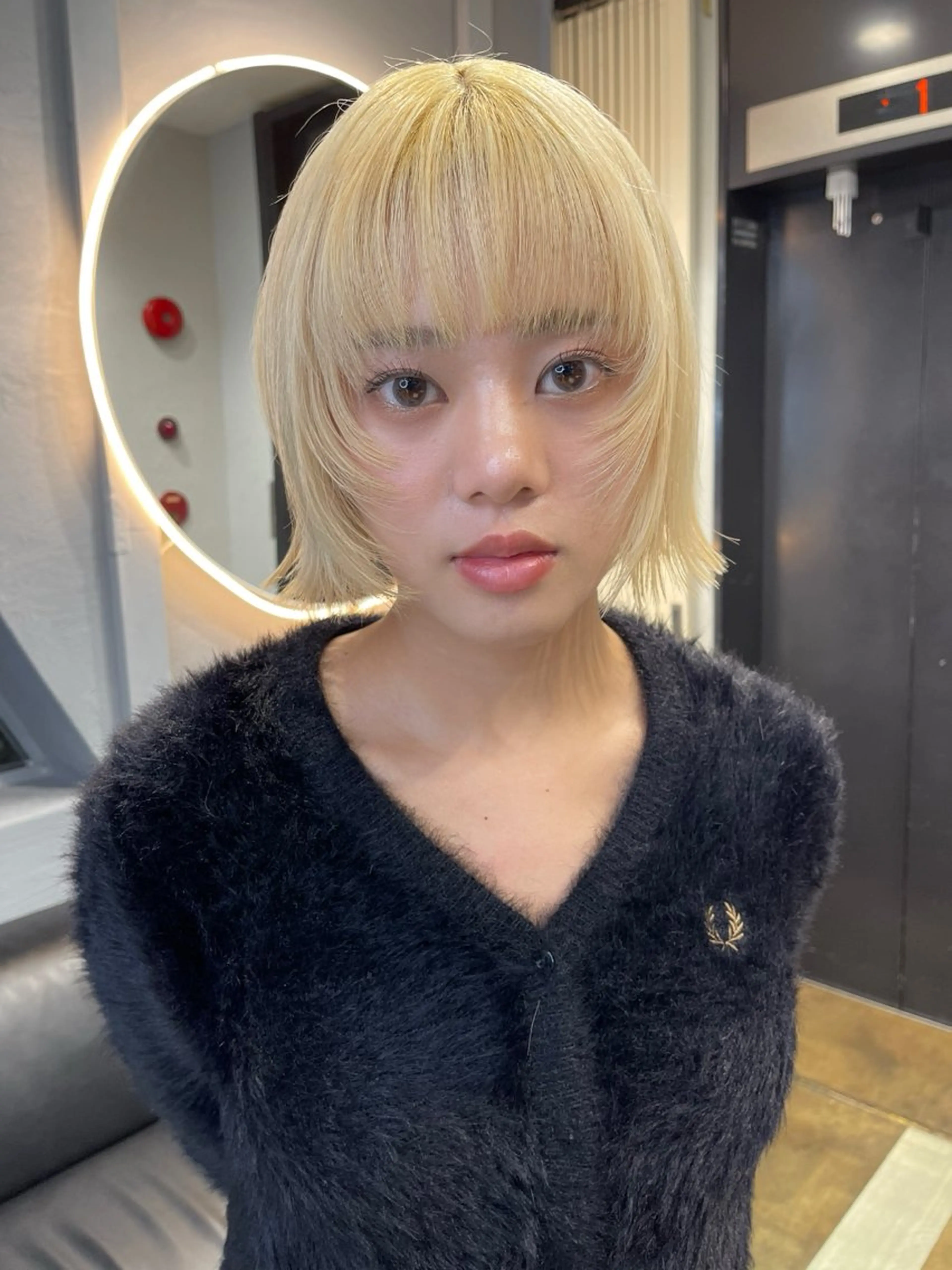 ショート カラー ブリーチ ケアブリーチ デザインカラー ダブルカラー イヤリングカラー ヘアカラー トリートメント TATSUブリーチ/ ミルクティーベージュのヘアスタイル