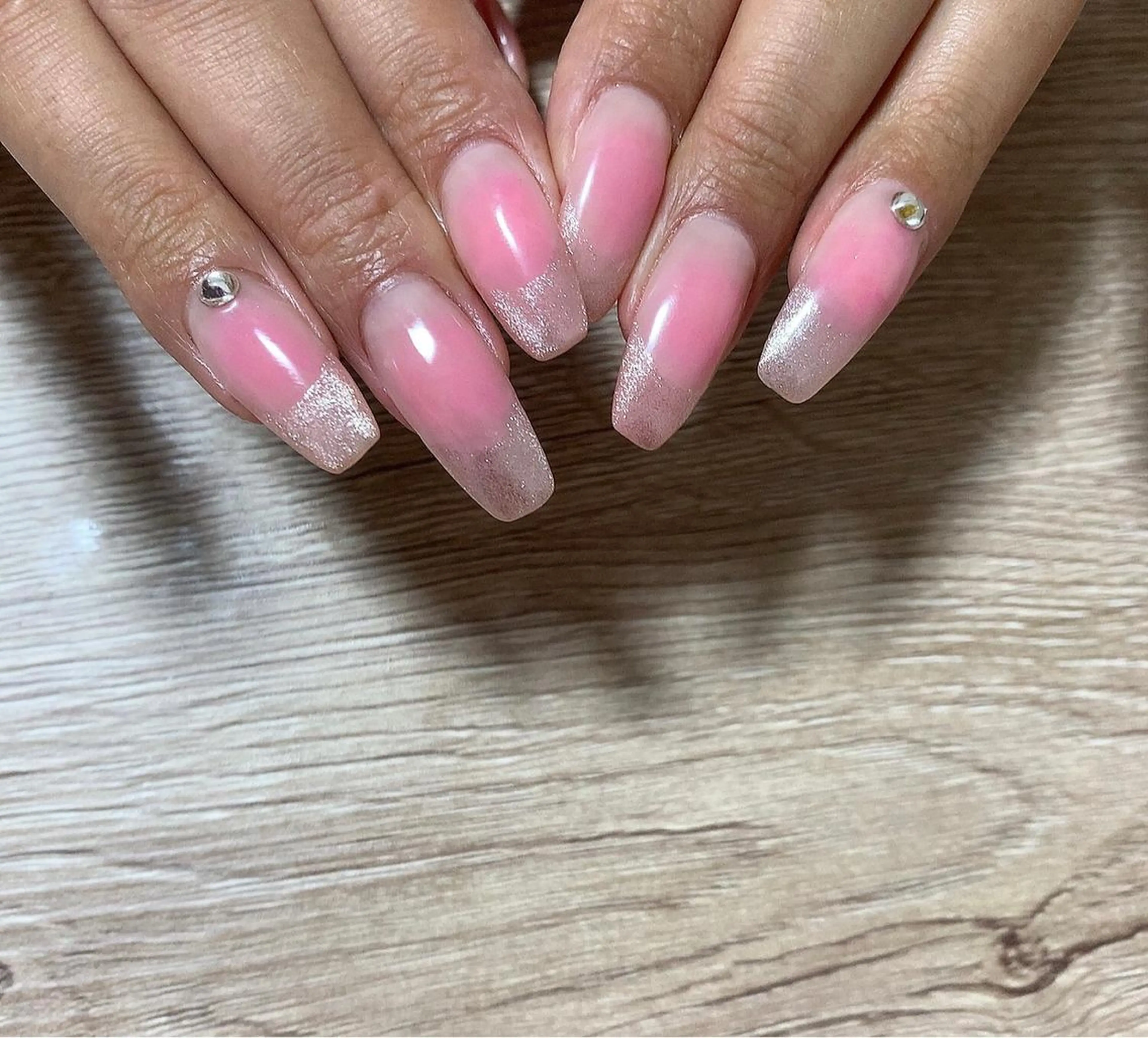 ネイル チークネイル フレンチネイル マグネットネイル マグネットフレンチ ハンドネイル MINAMI nailsのネイルデザイン