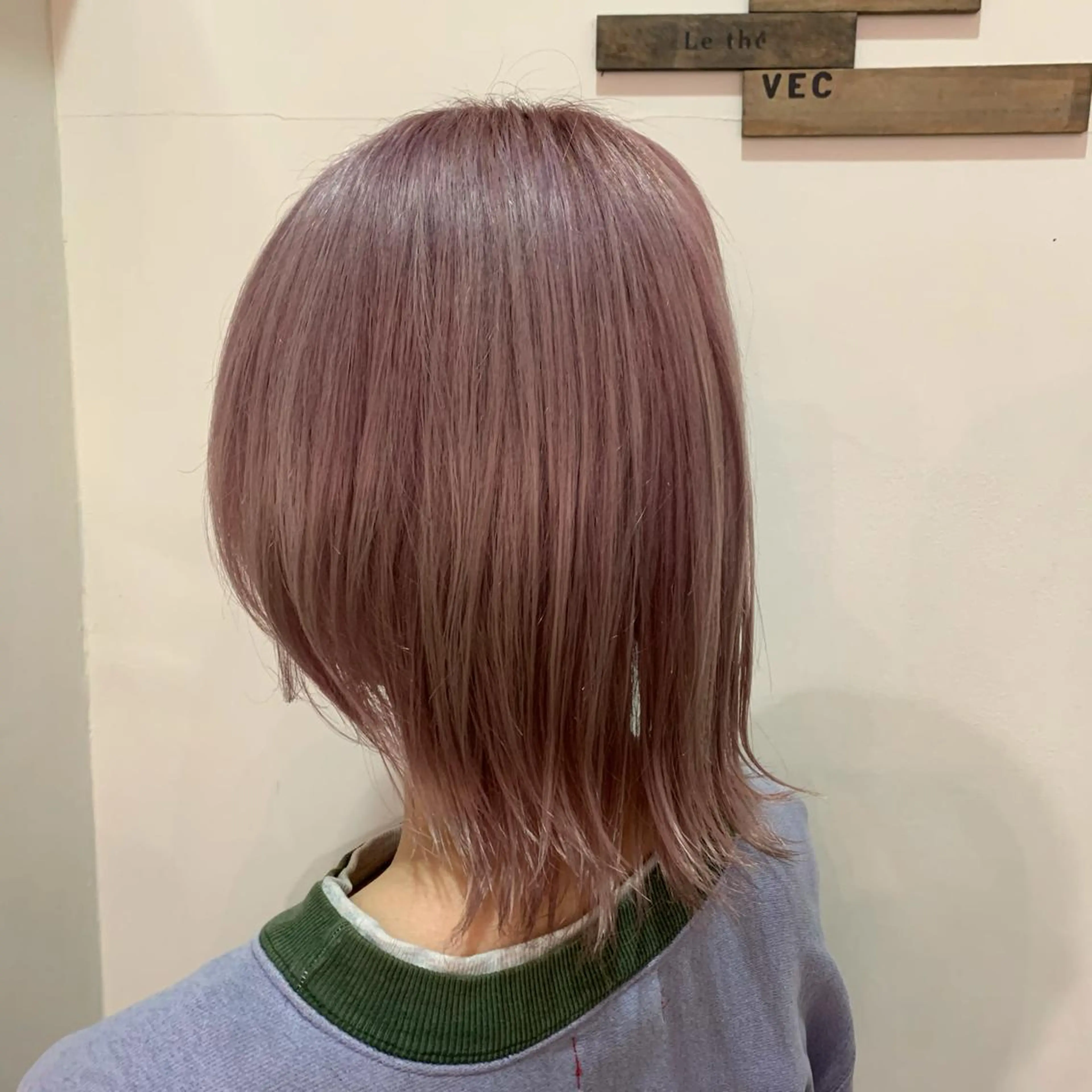 ミディアム カラー ボブ/インナーカラー ショート/佐野祥子のヘアスタイル