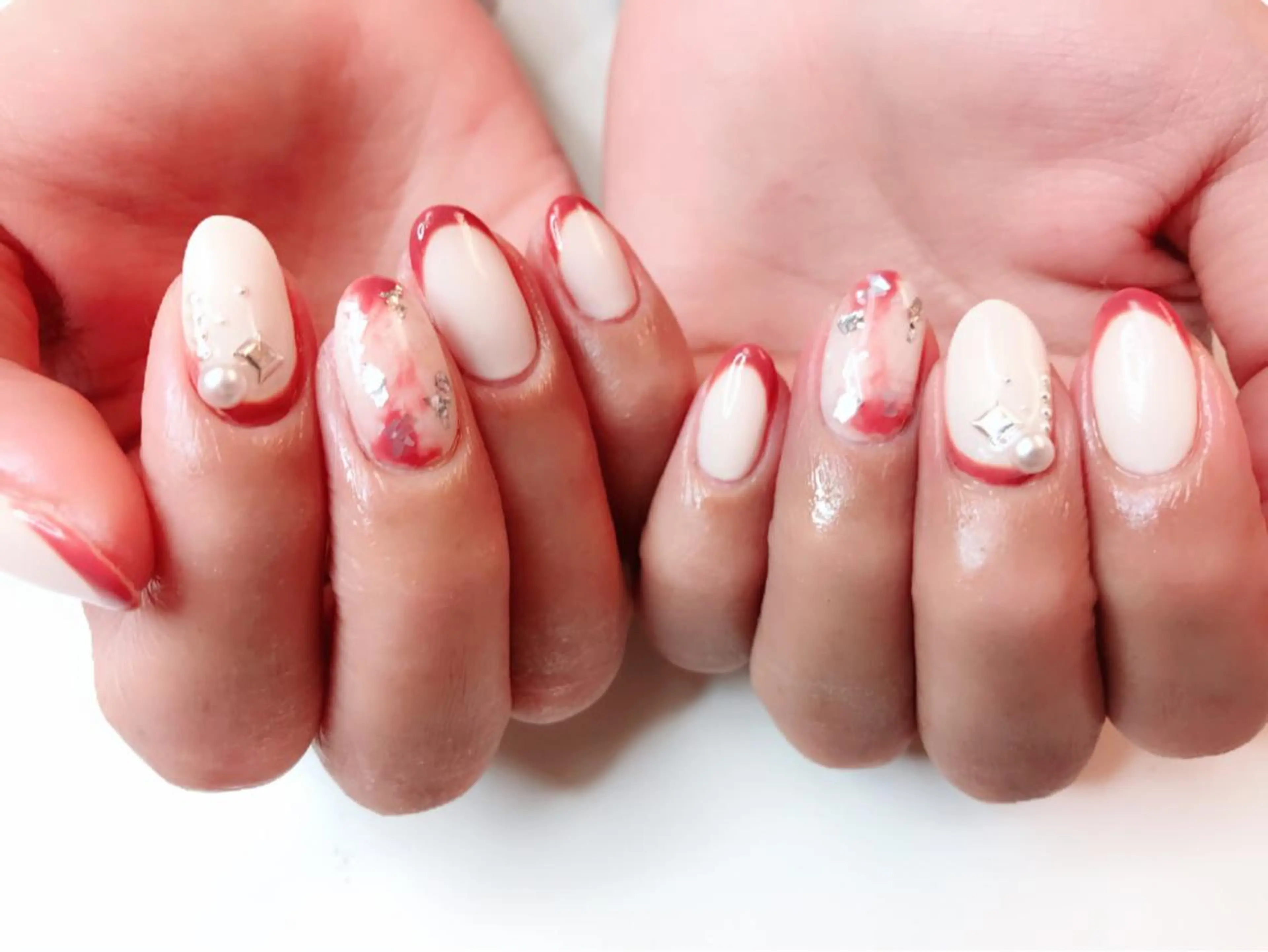 セミロング パーマ ヘアアレンジ キッズ ネイル マツエク・マツパ フレンチネイル Sunny side nailのネイルデザイン