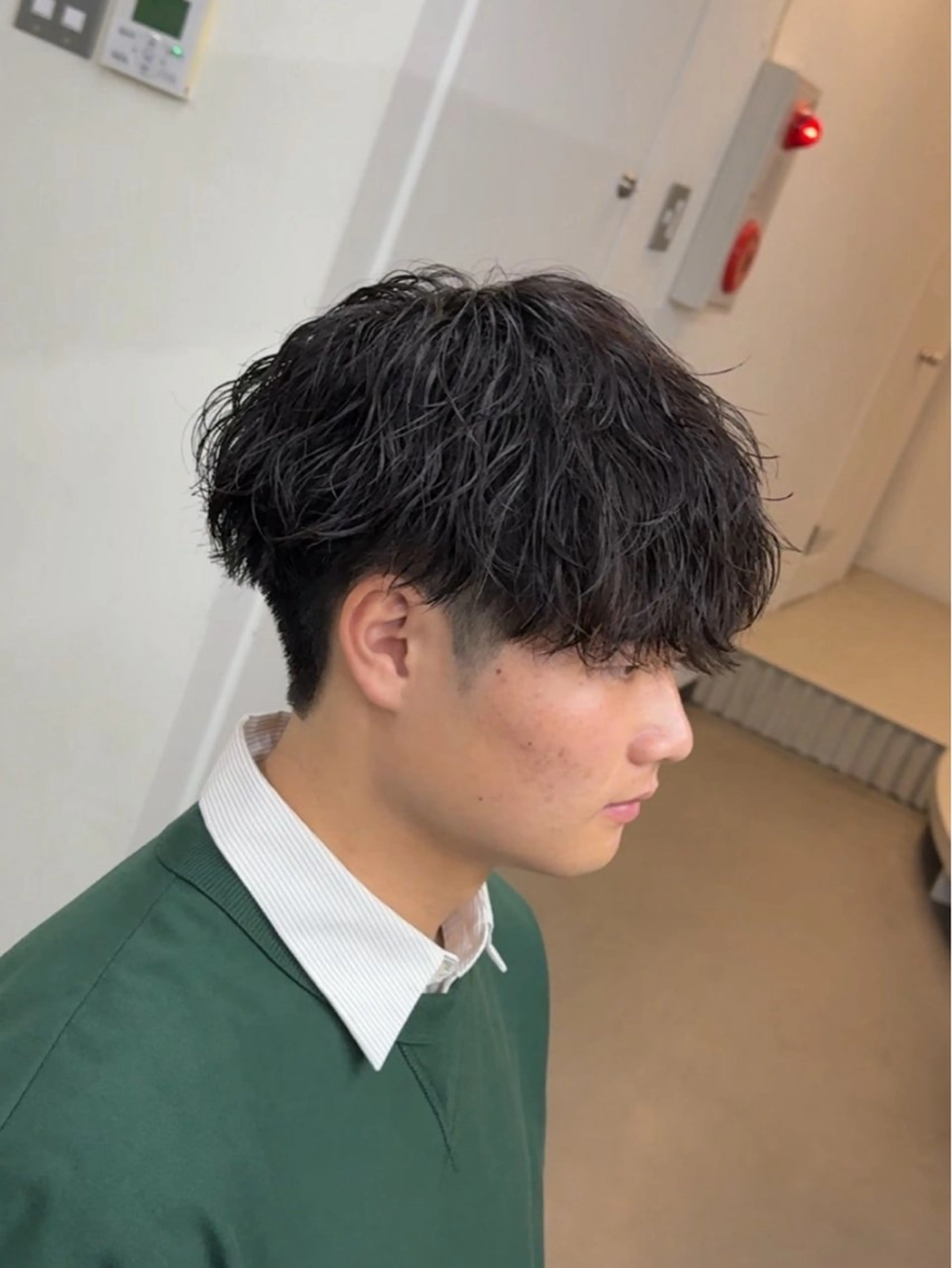 ショート パーマ メンズ メンズパーマ 波巻きパーマ 渋谷／ブリーチ／ カラーモデル／はるとのヘアスタイル