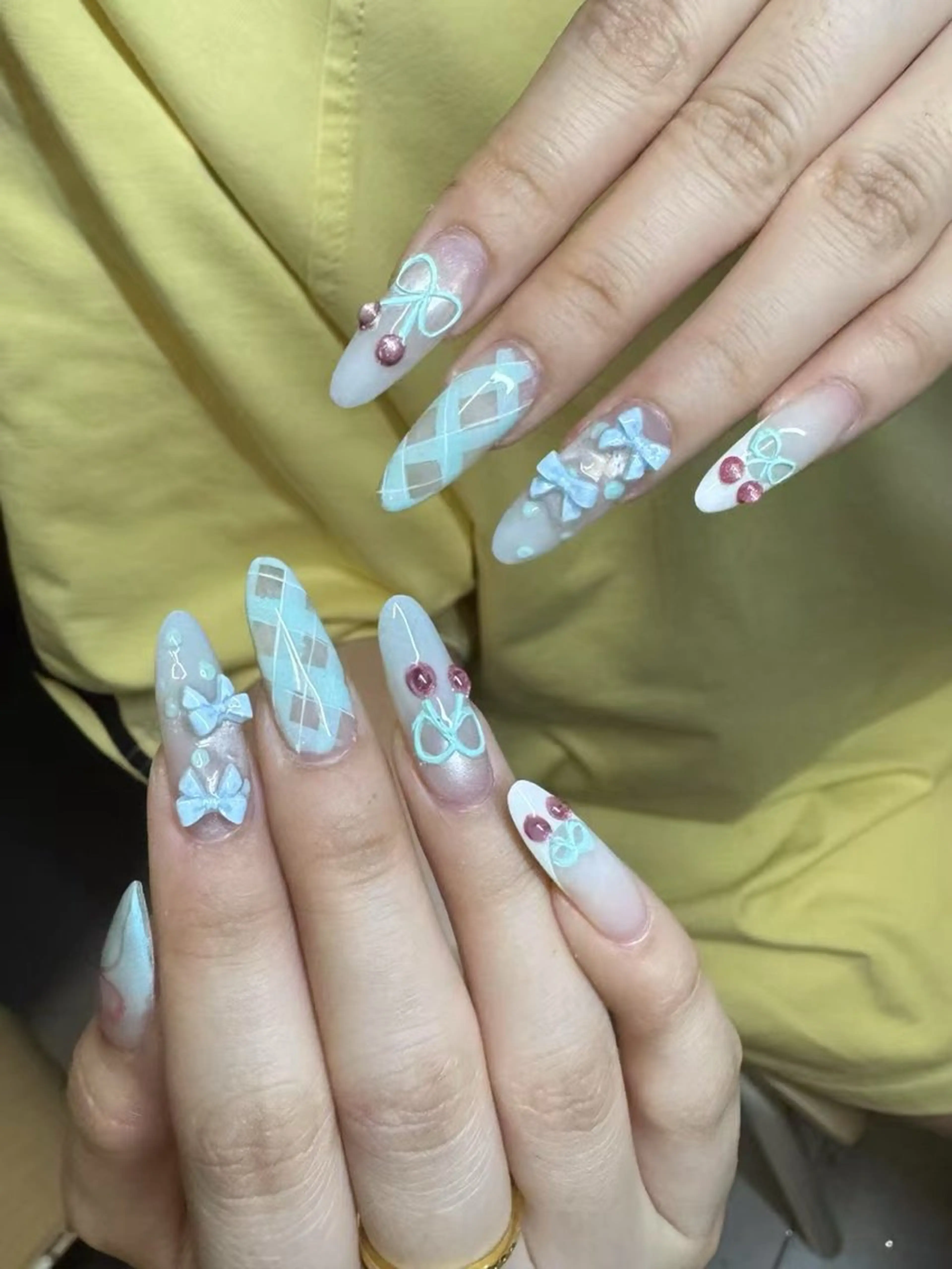 ネイル ビルドアップ ビューティー　リリのネイルデザイン