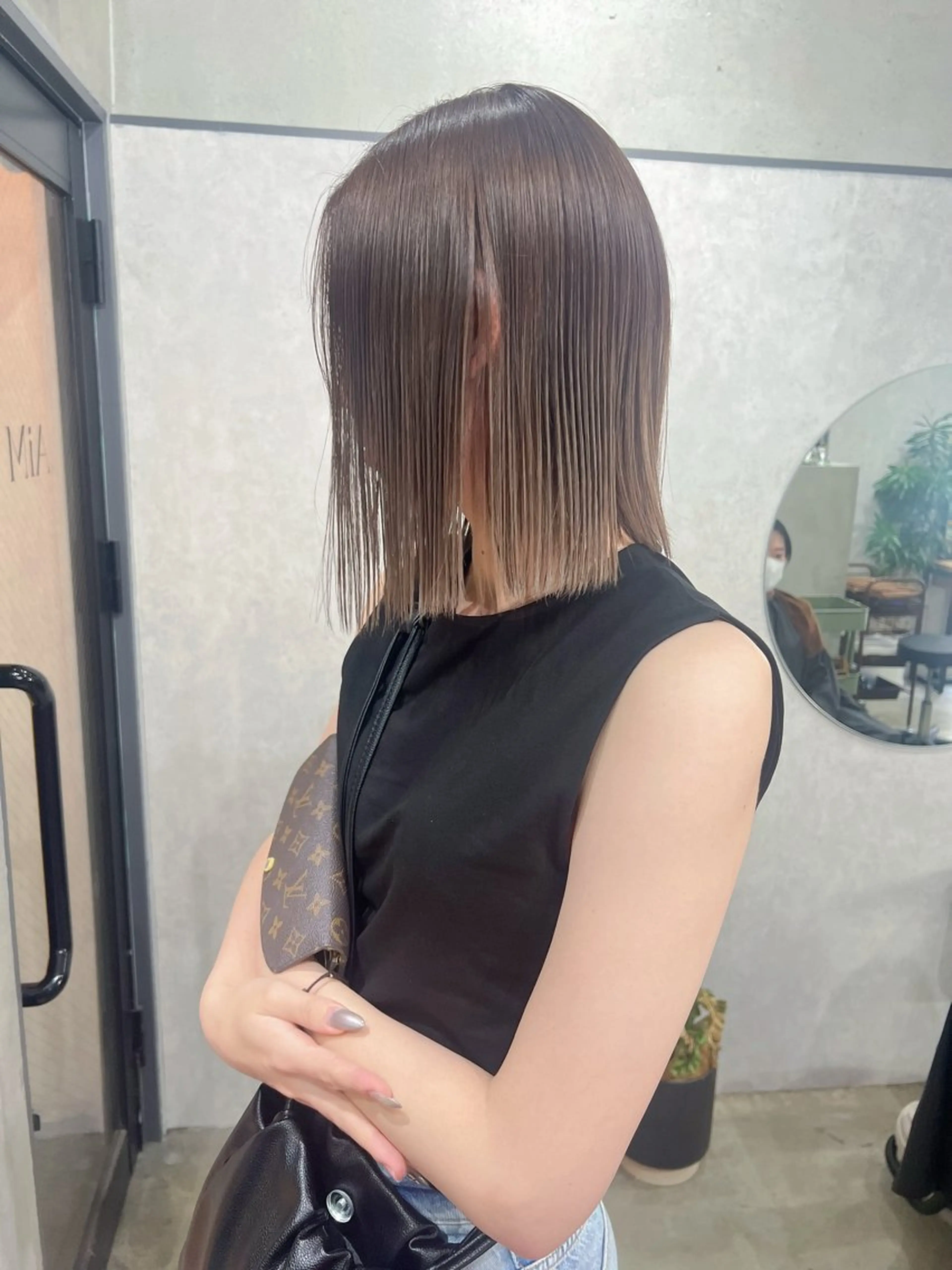 ショート カラー ベージュカラー ブリーチ ケアブリーチ ハイトーンカラー ミルクティーベージュ カット ヘアカラー YUI ハイトーンカラーのヘアスタイル