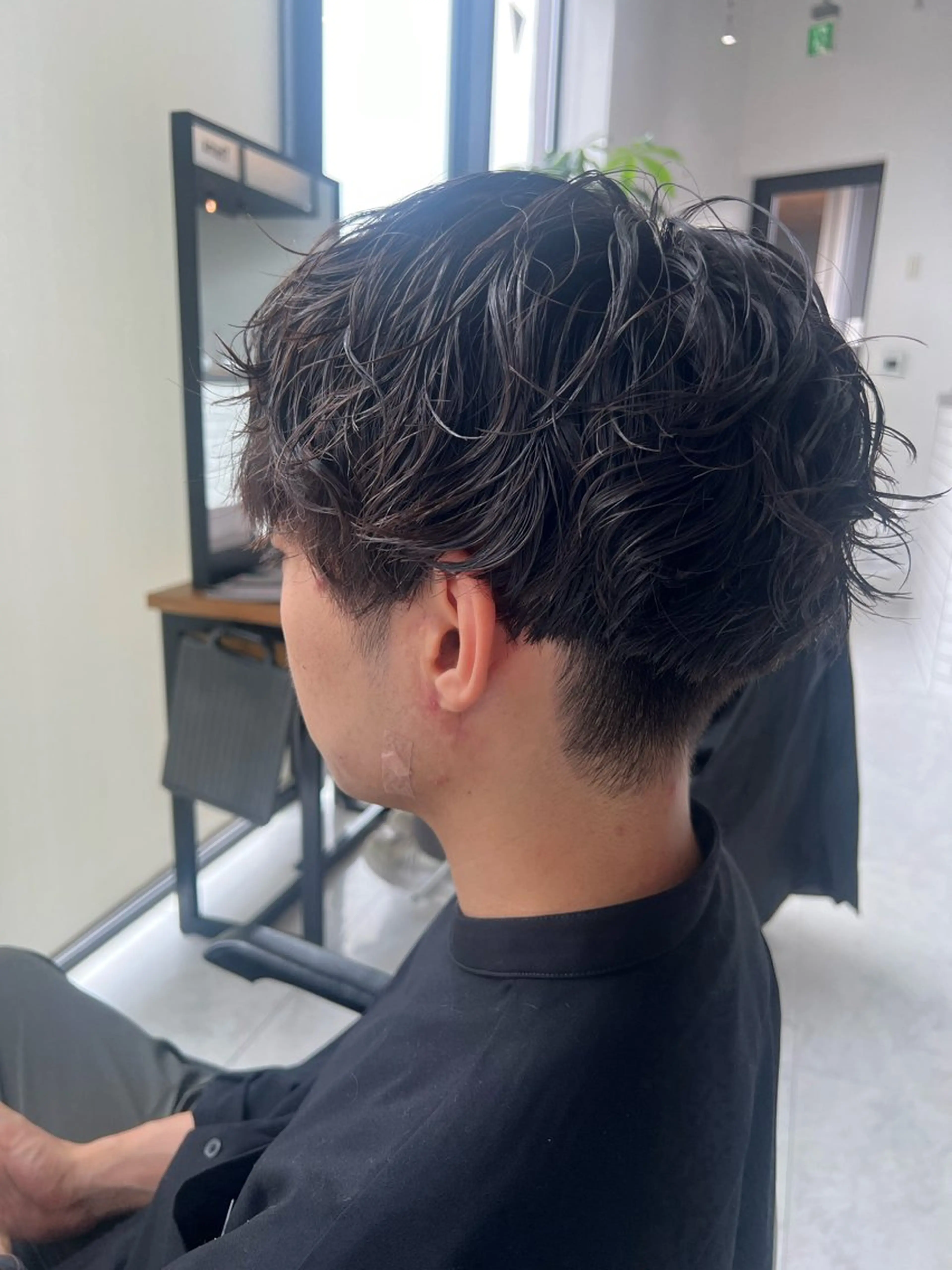 メンズ ダブルカラー寒色系 ボリューム改善ハヤトのヘアスタイル