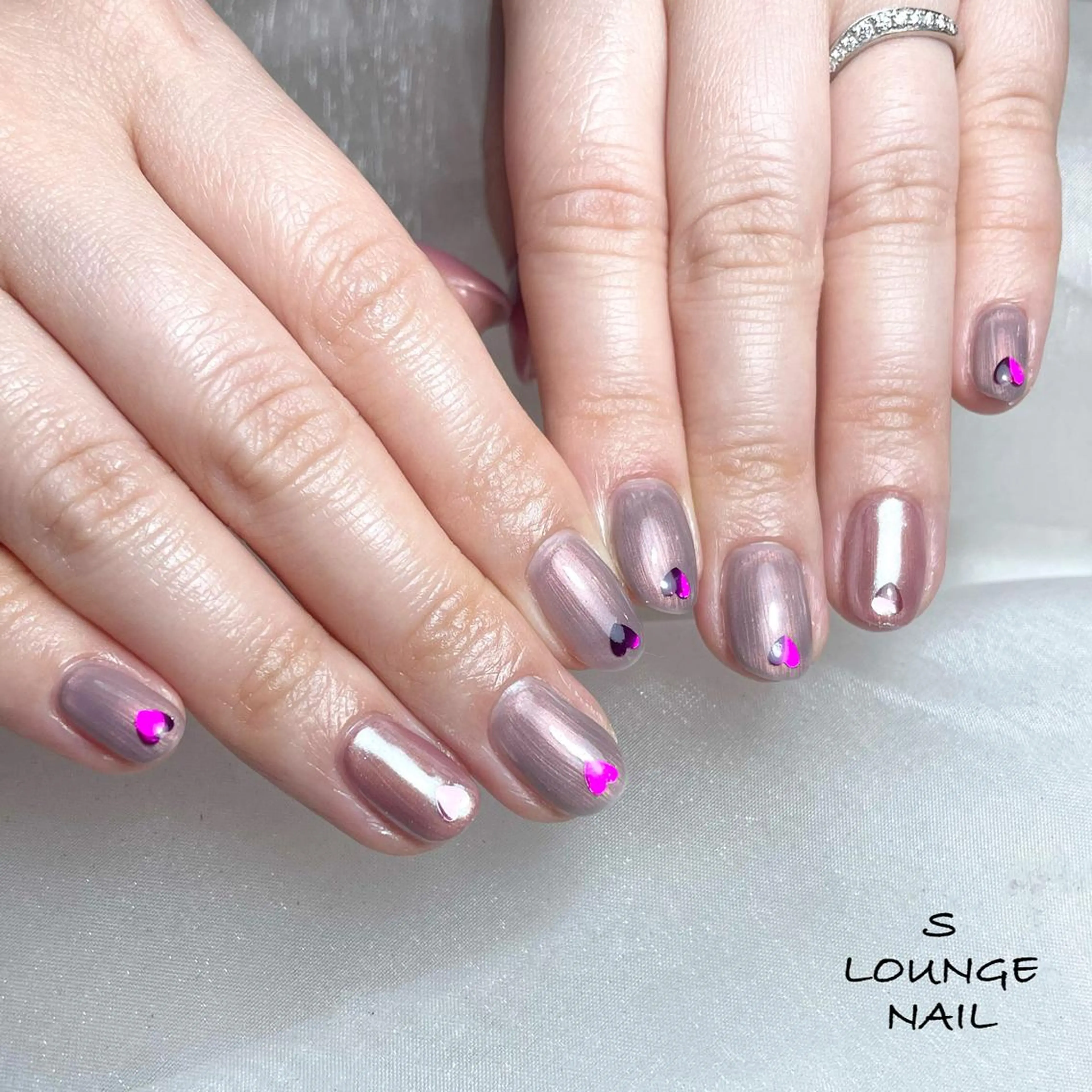 ショート ハンドネイル フットネイル S LOUNGE NAIL所属・パーツたくさん🍓 SUMIのネイルデザイン