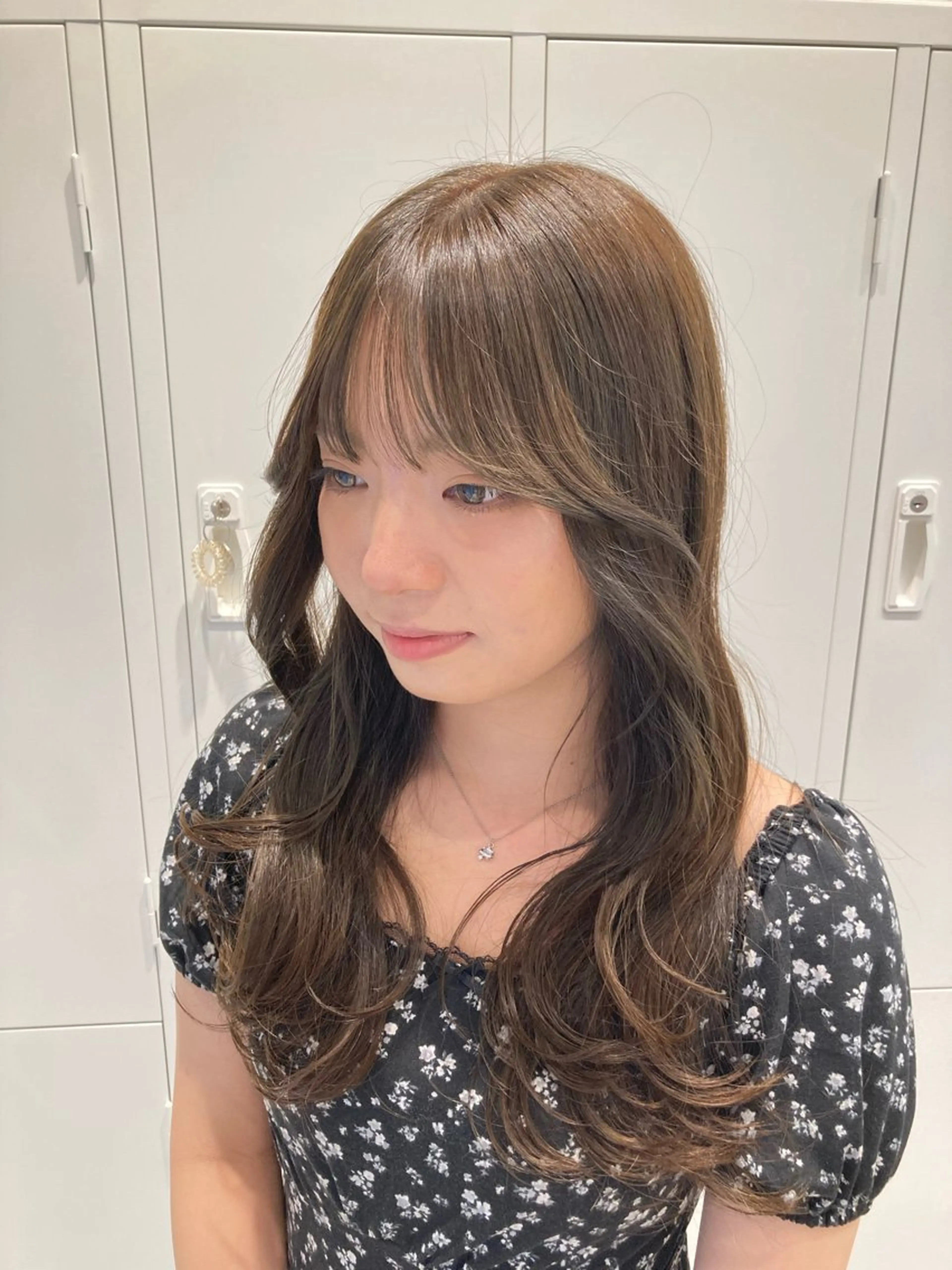 ロング カラー ベージュカラー オリーブベージュ ヘアカラー トリートメント WAWA miu🌷のヘアスタイル