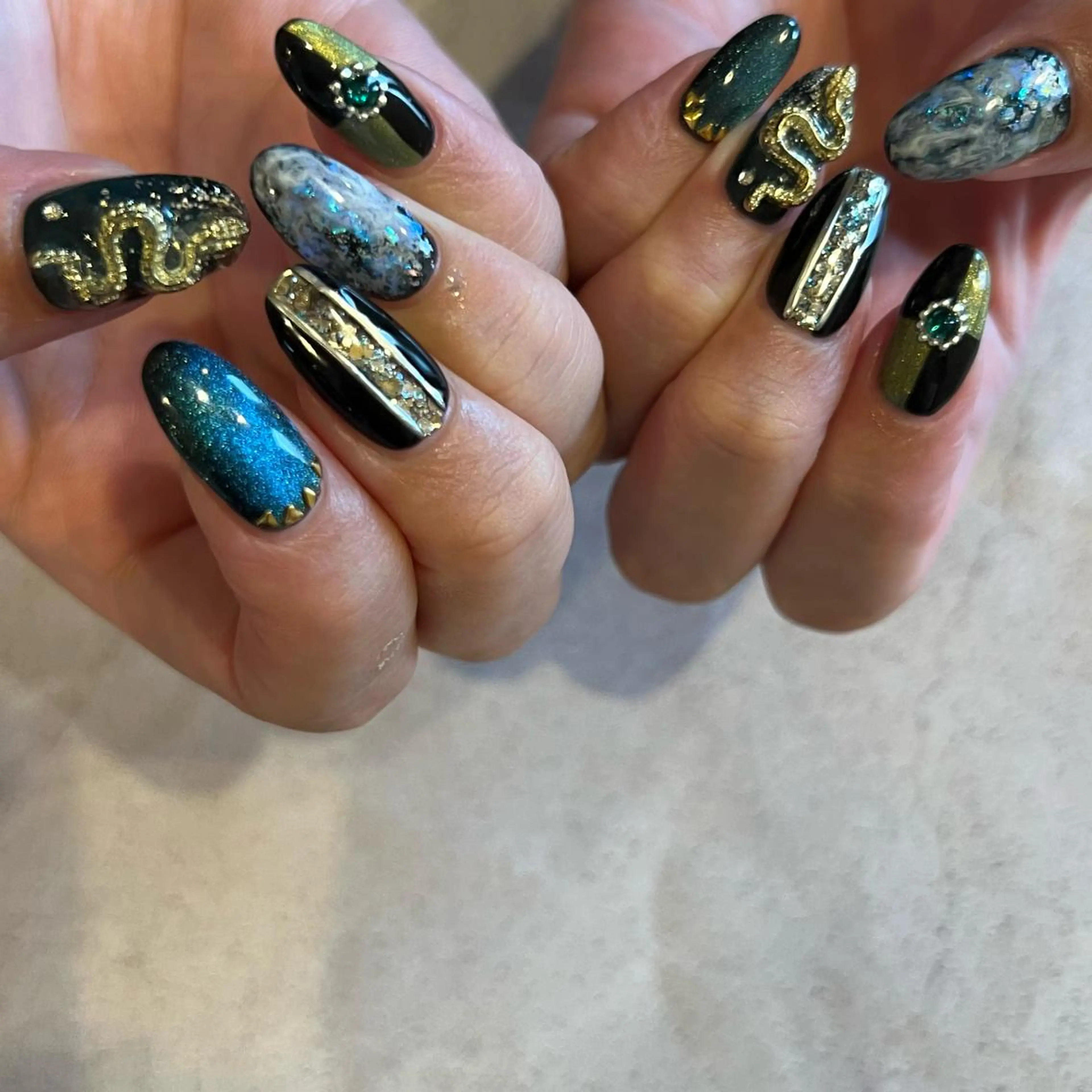 ネイル ハンドネイル 𝐫𝐚𝐢 𝐧𝐚𝐢𝐥の眉毛・アイブロウイメージ