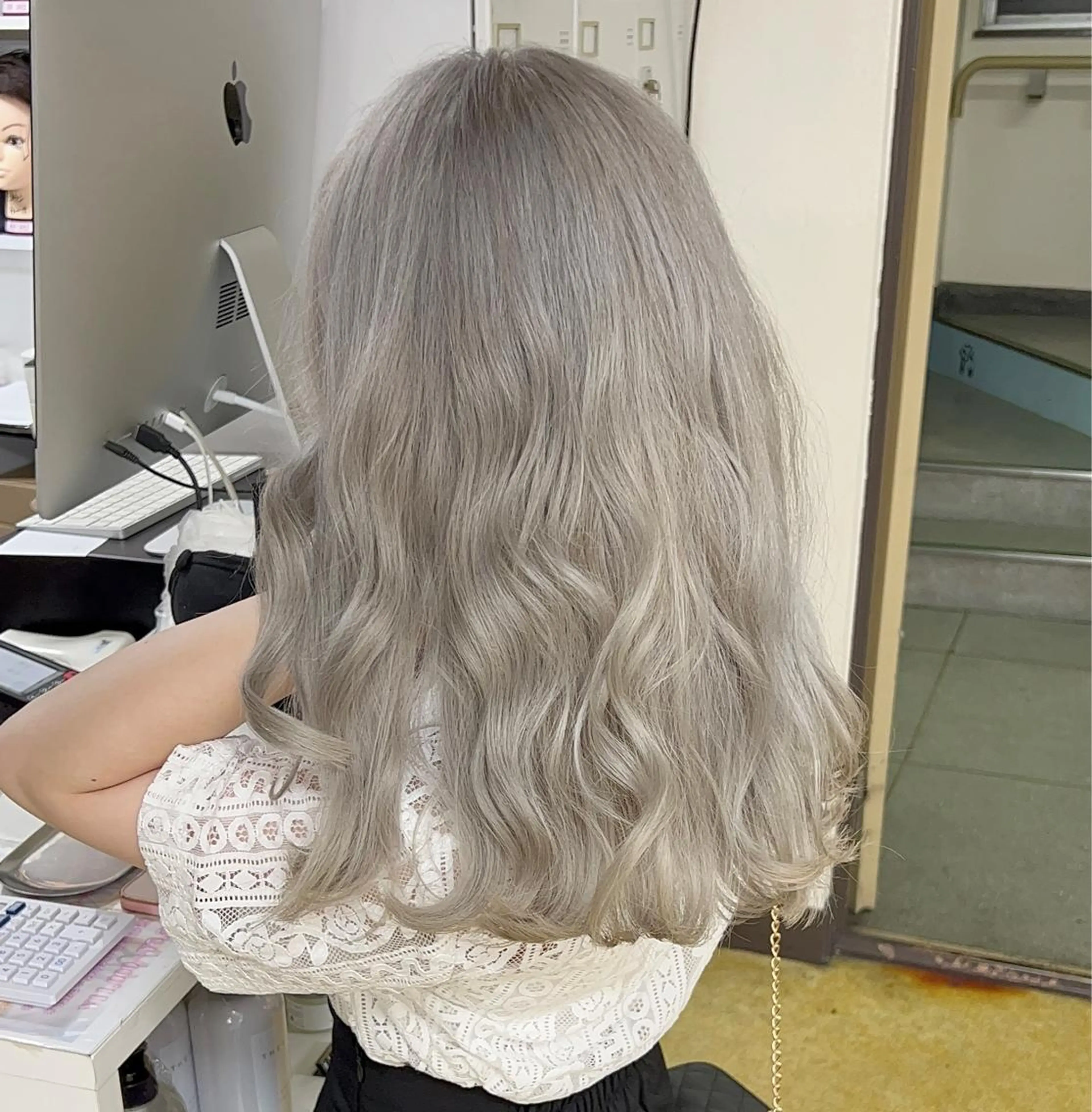 ロング カラー ヘアアレンジ マユクリア池袋東口店所属・マユクリア 池袋東口店の眉毛・アイブロウイメージ