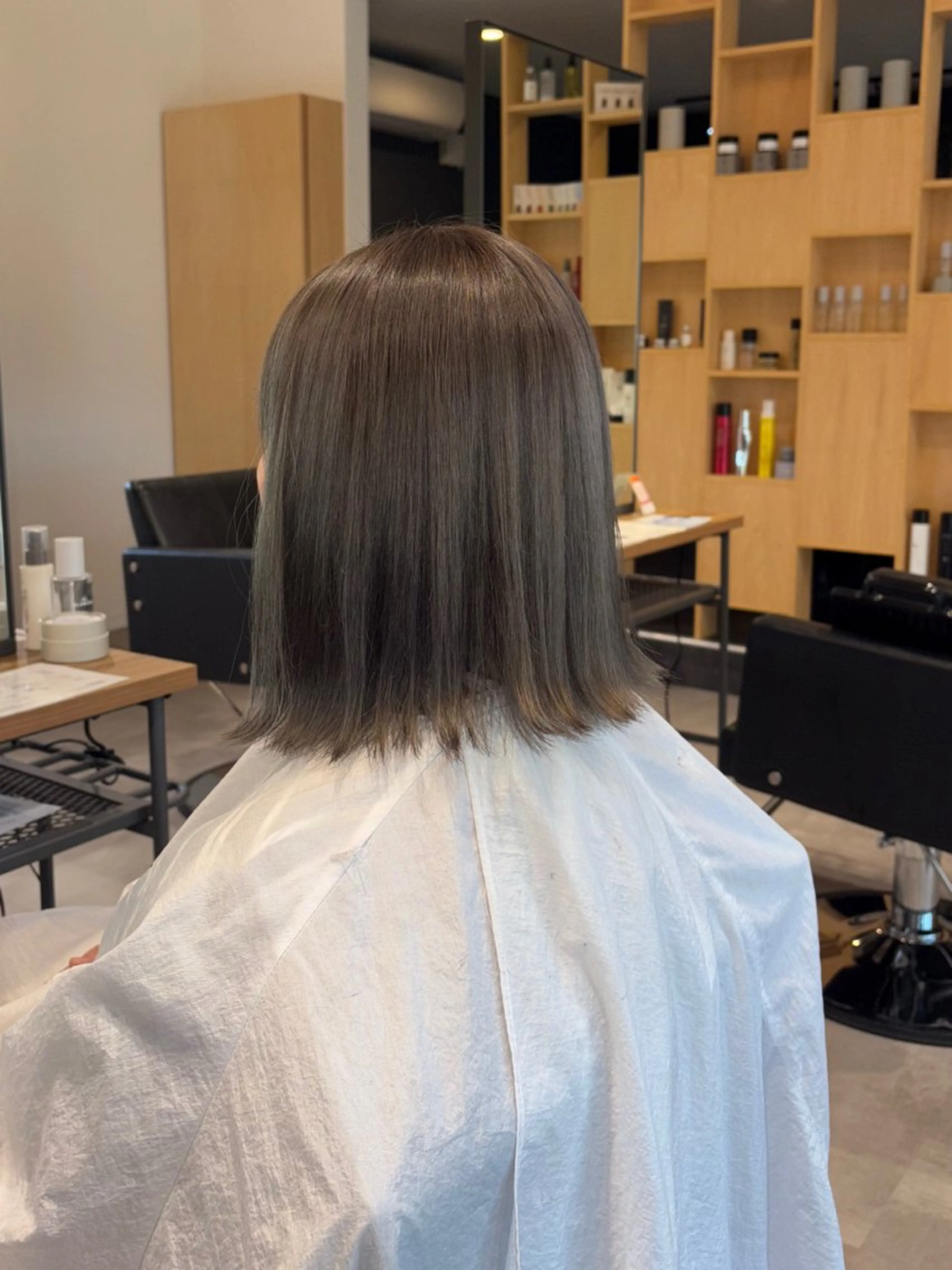 ミディアム 滑川 吏音のヘアスタイル