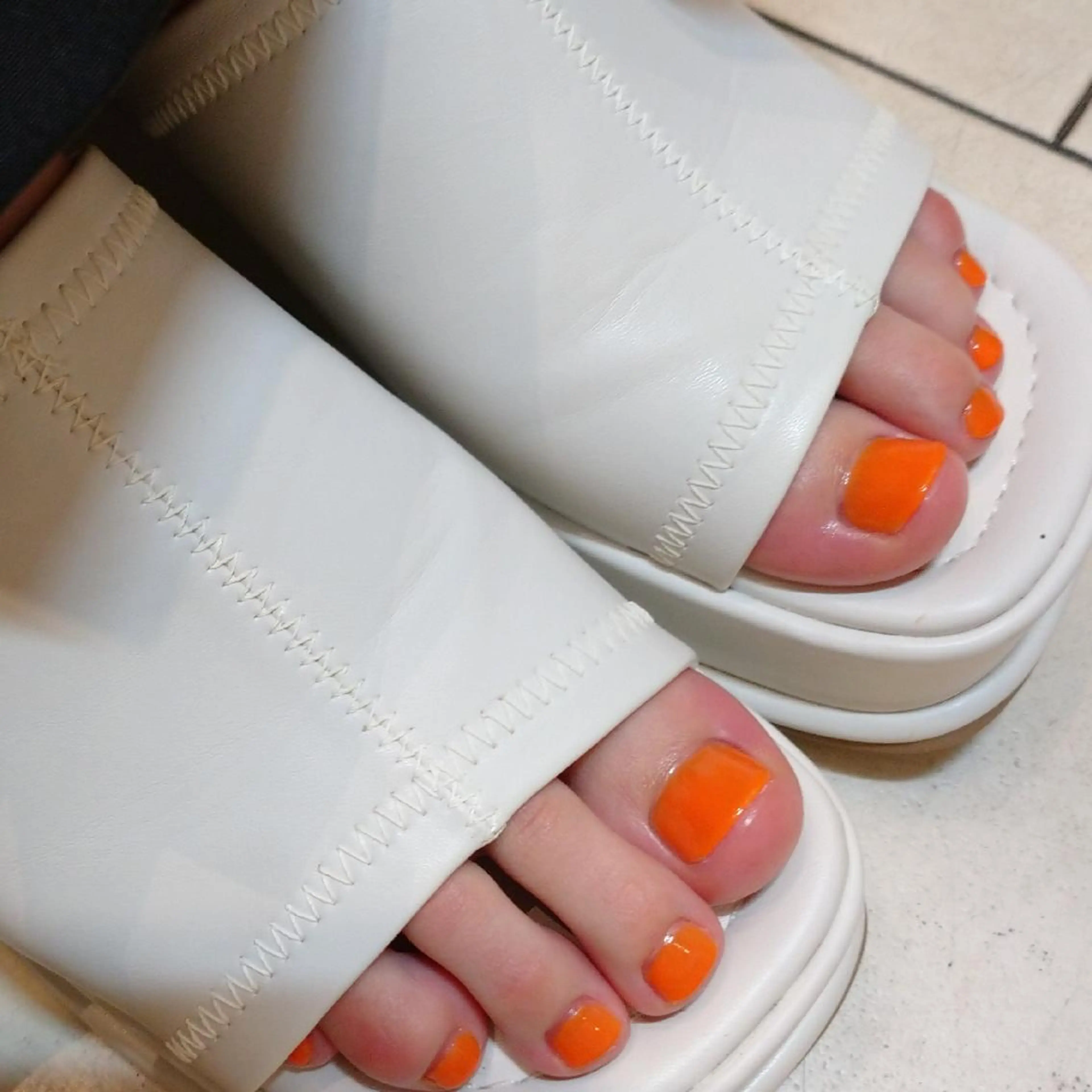 ネイル フットネイル オレンジ フットネイル 會田 瑠衣のネイルデザイン